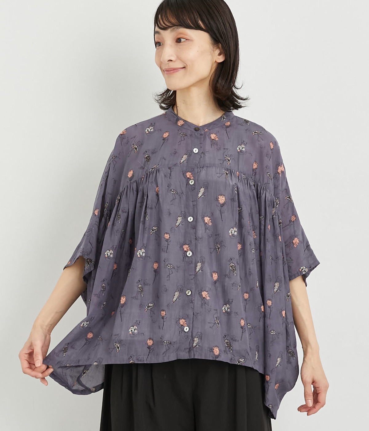 シルクタッチボイル鳥花プリントワイドギャザーブラウス(ネイビー-ONESIZE)
