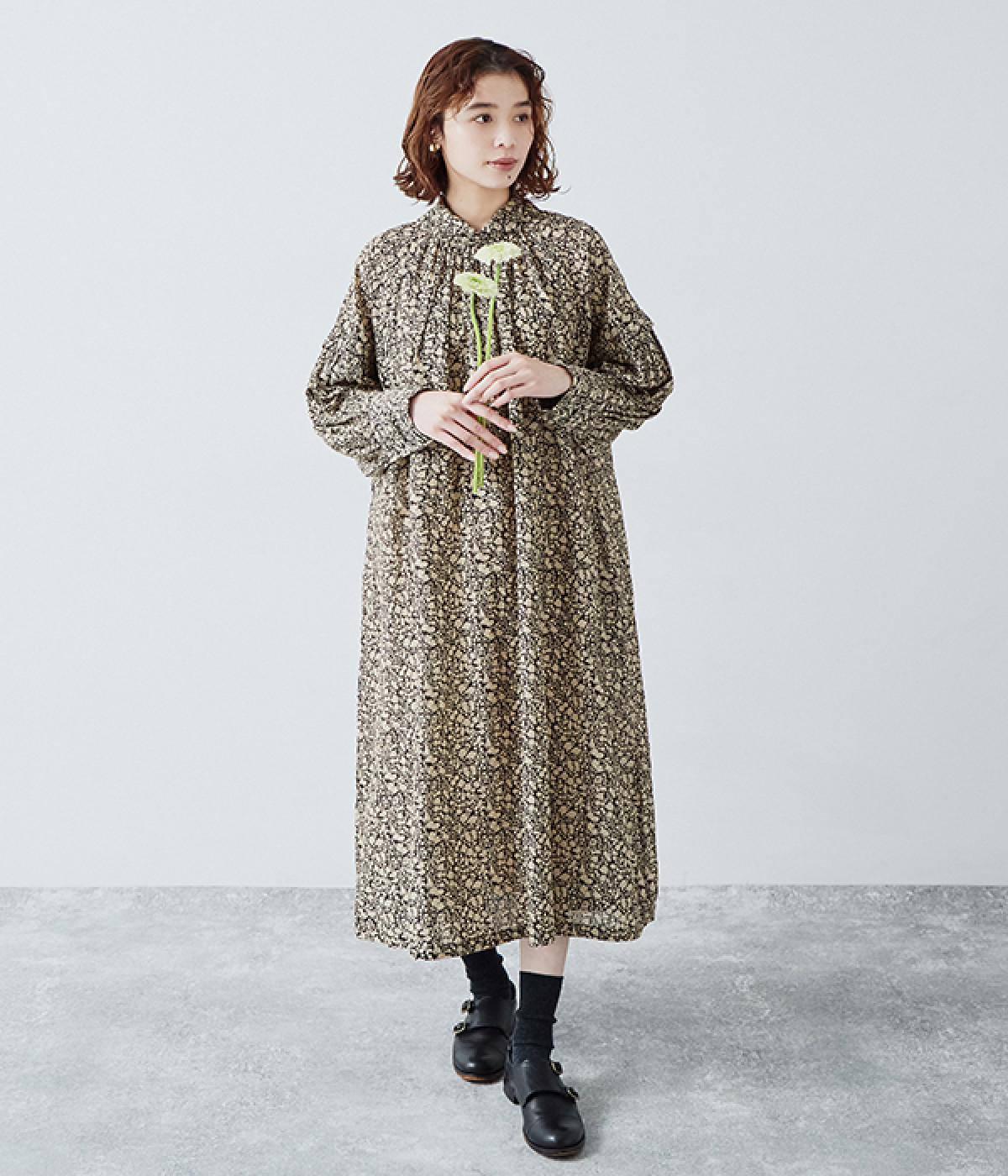 シルクタッチシルエットミニフラワープリント2wayラグランワンピース(ブラック-ONESIZE)