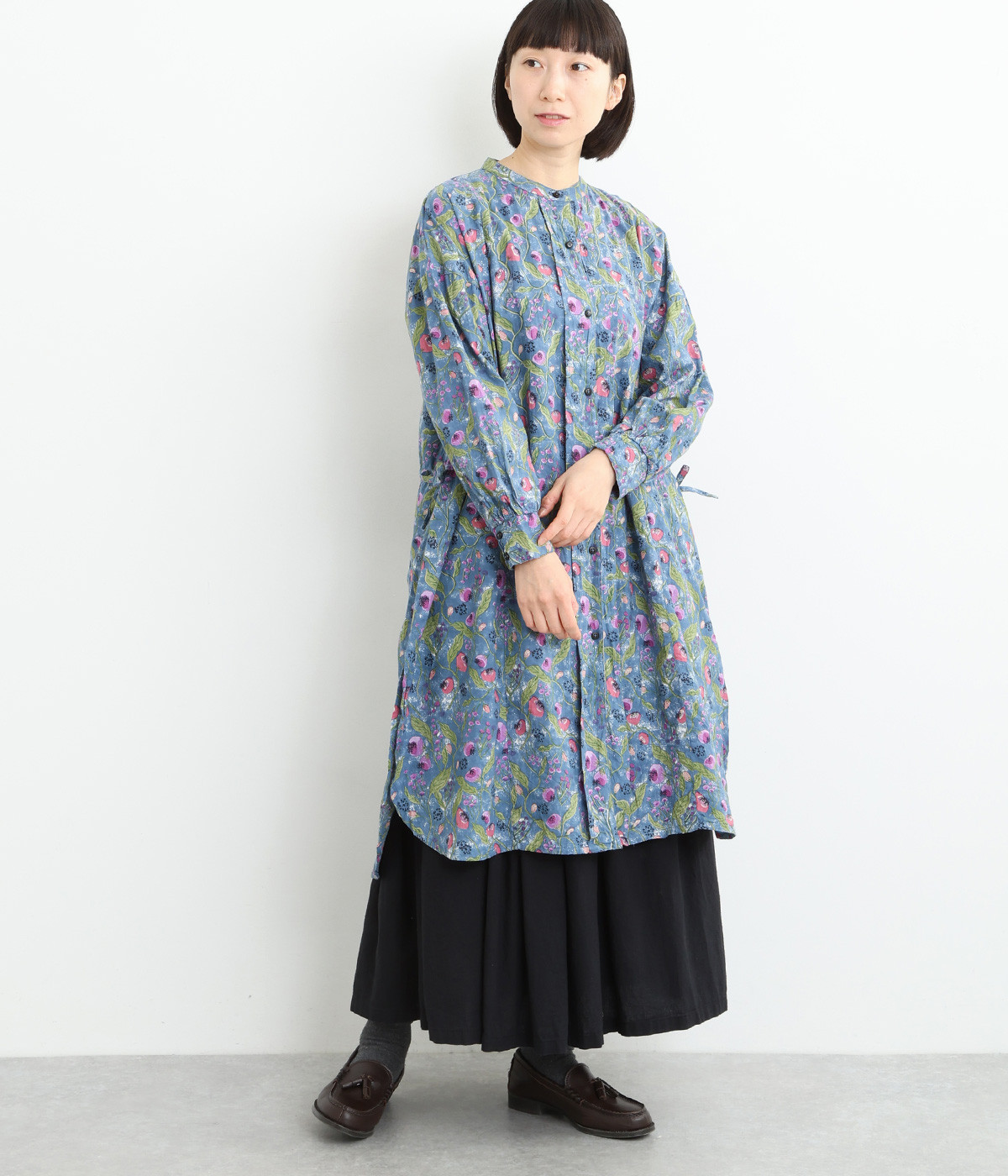コットンボタニカルフラワープリントクルーネックサイドドロストショートワンピース(ブルー-ONESIZE)