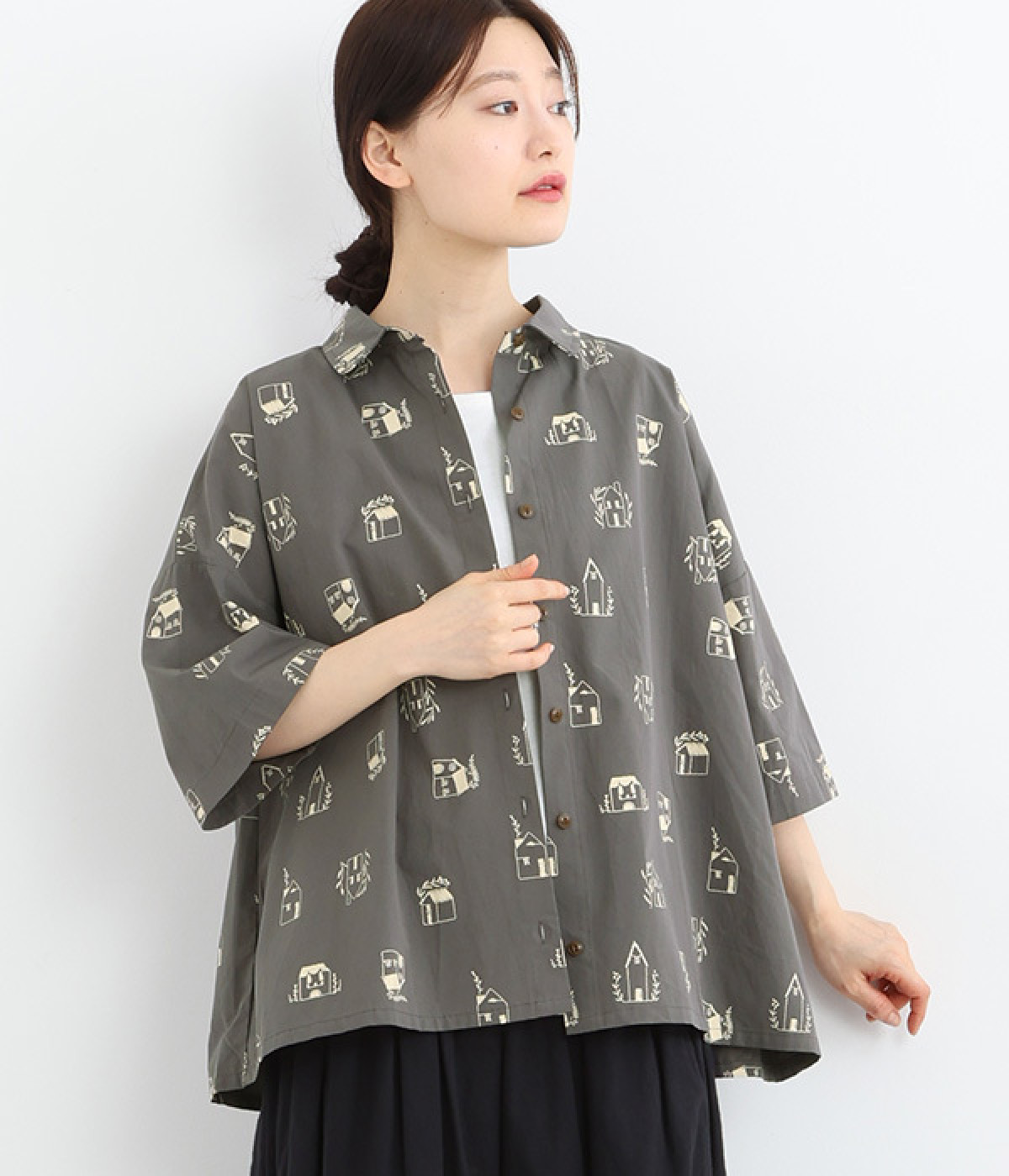 刺繍風お家プリント 丸襟ワイドシャツ(チャコール-ONESIZE)