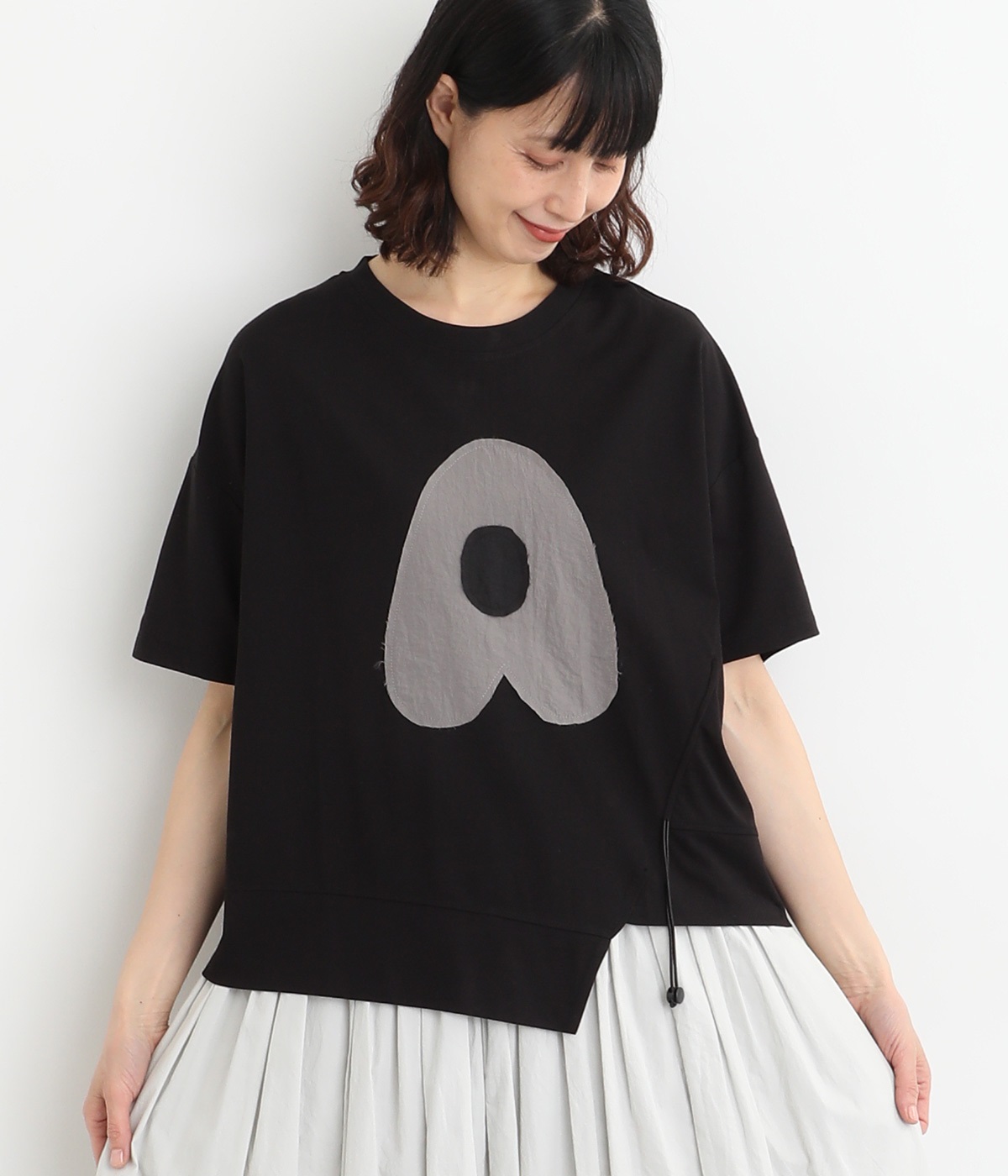 アシンメトリー三角デザインTシャツ(ブラック-ONESIZE)