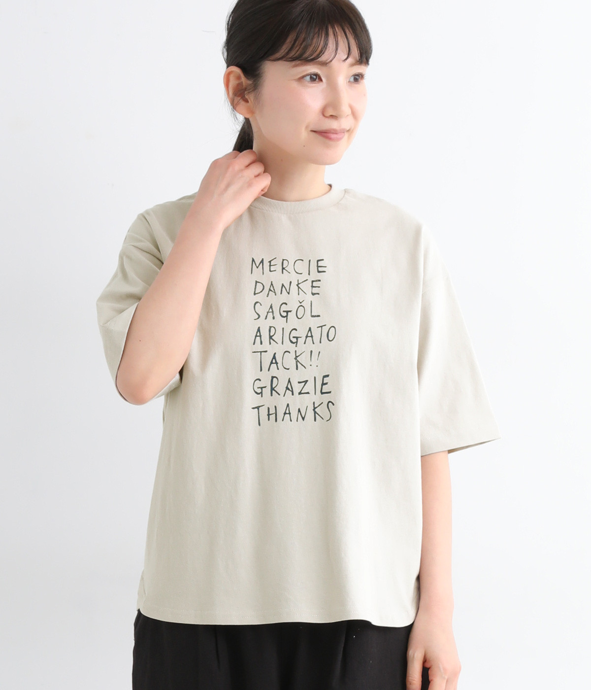 リサイクルコットン天竺 あいさつロゴプリントTシャツ(グレージュ-ONESIZE)