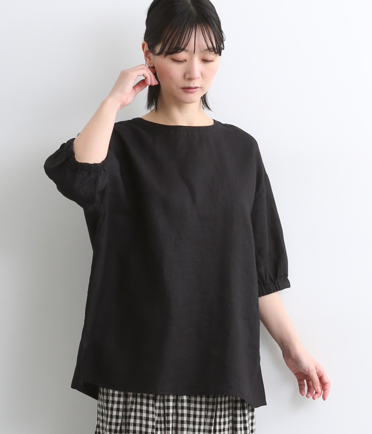 14番手リネンバックネックギャザーブラウス(ブラック-M)