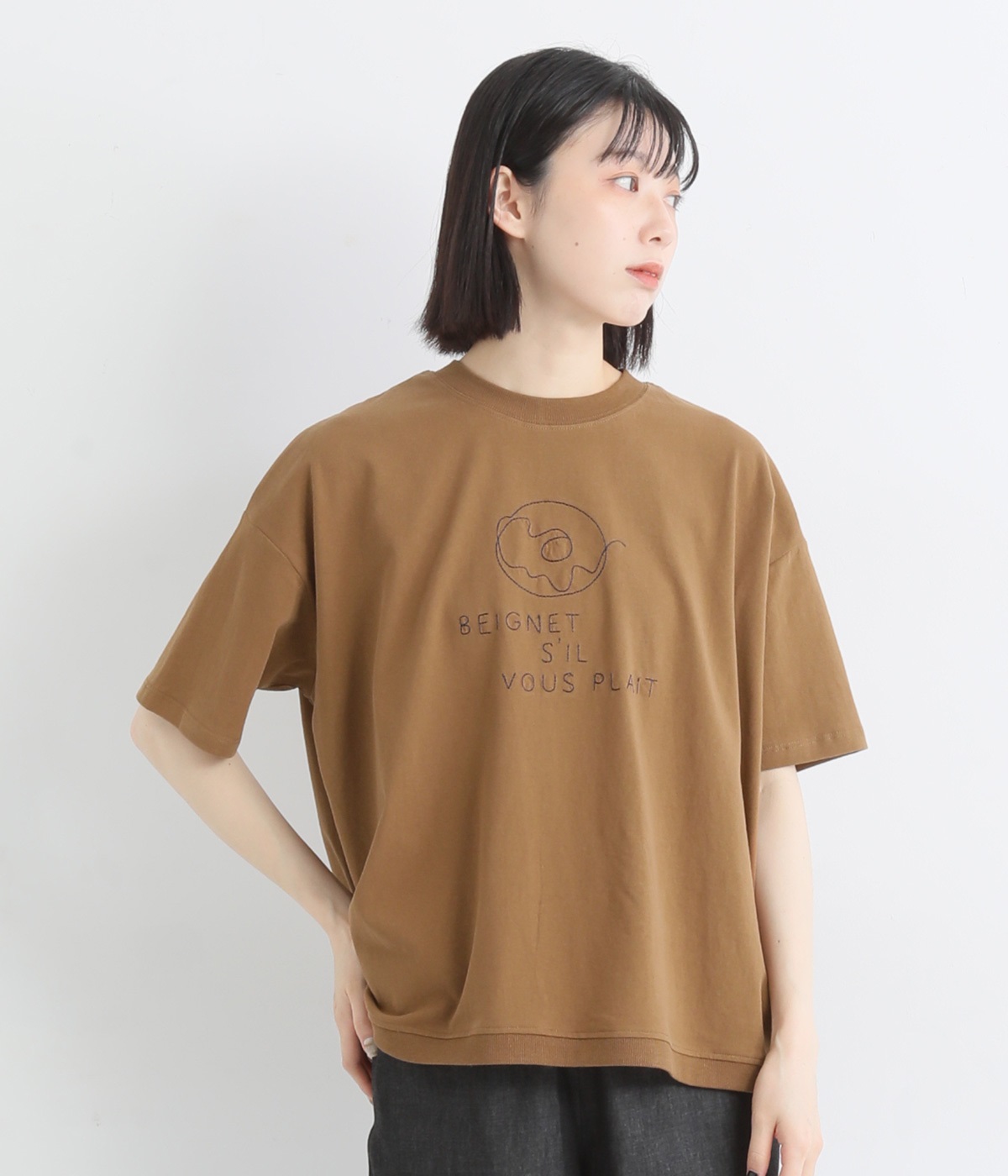 リサイクルコットン天竺フロント刺繍ワイドＴシャツ(ブラウン-M)