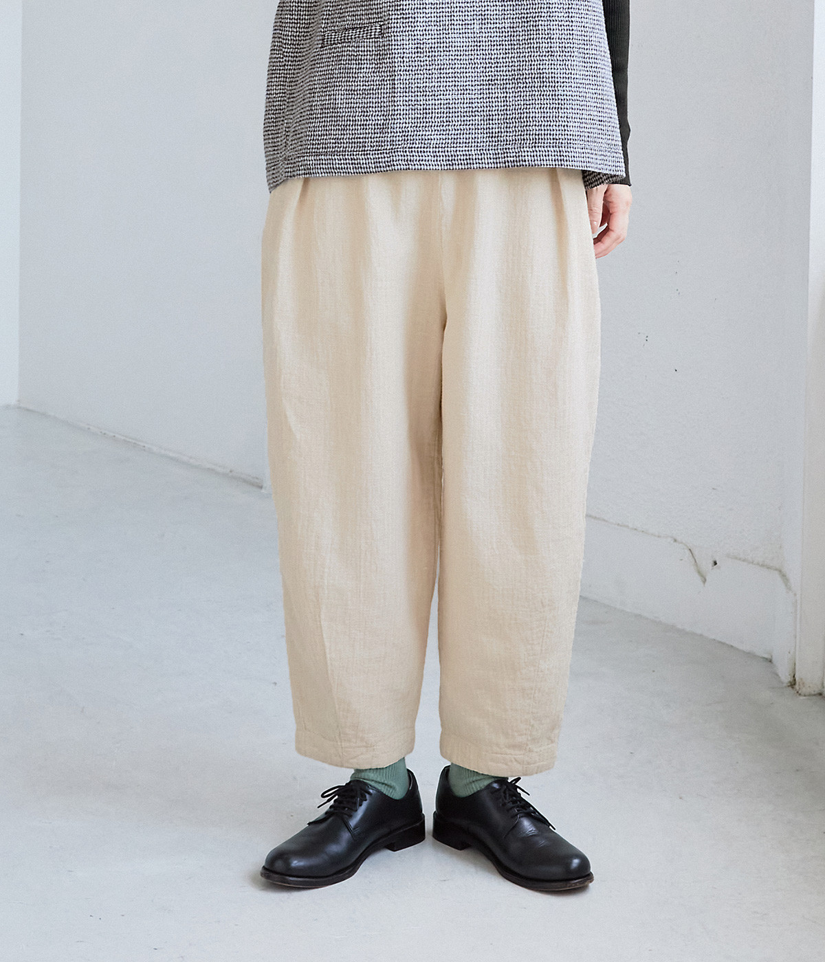 Wガーゼ裾ダーツカーブパンツ(ベージュ-ONESIZE)