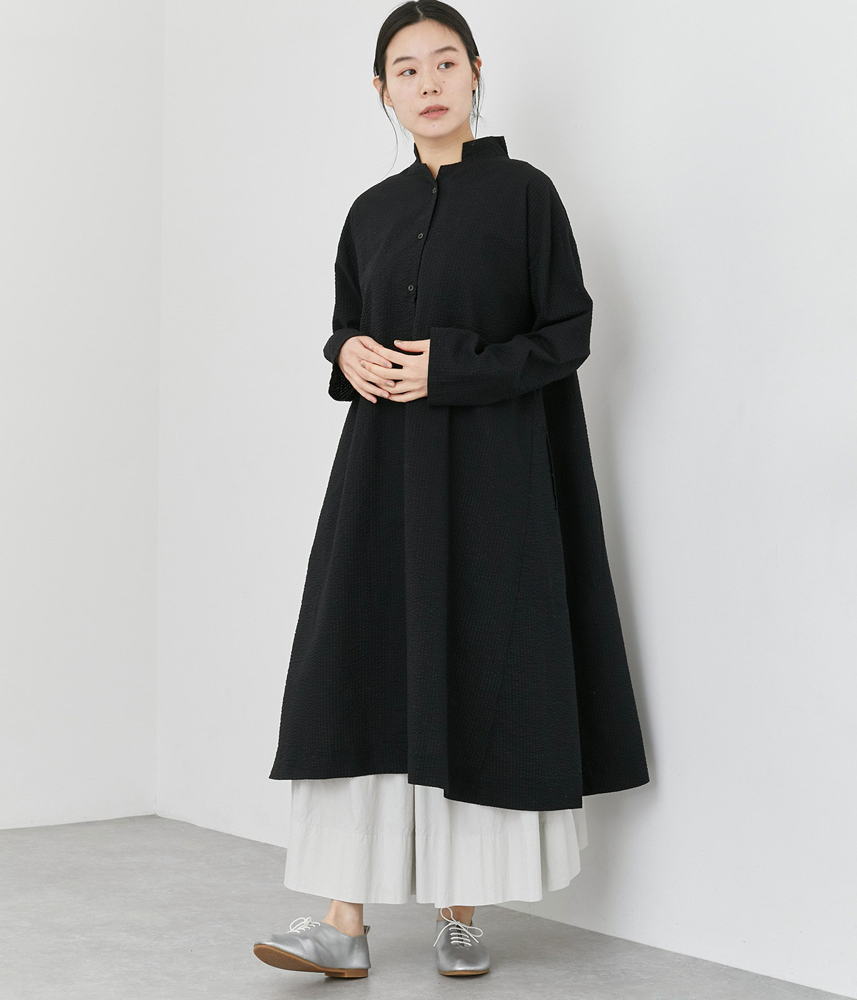 ローン塩縮加工スタンドオープンワンピース(ブラック-ONESIZE)