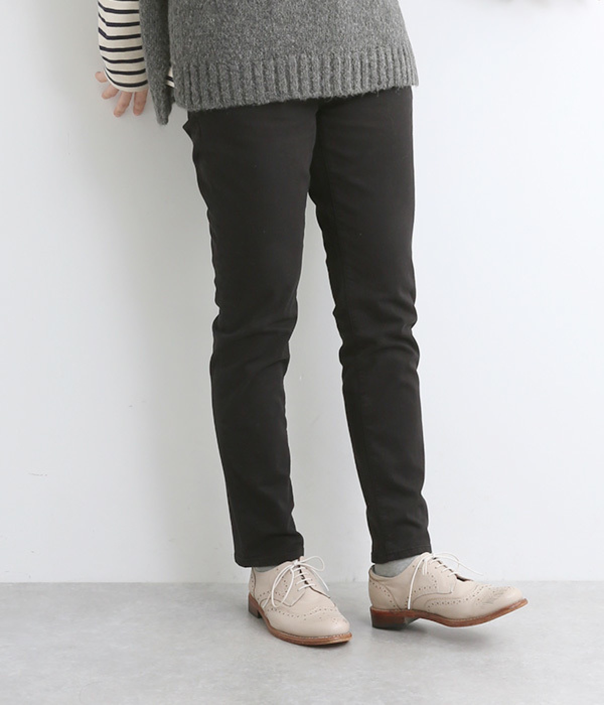 COZY FLEECE ECRU　リラクシングテーパードパンツ(ブラック-M)
