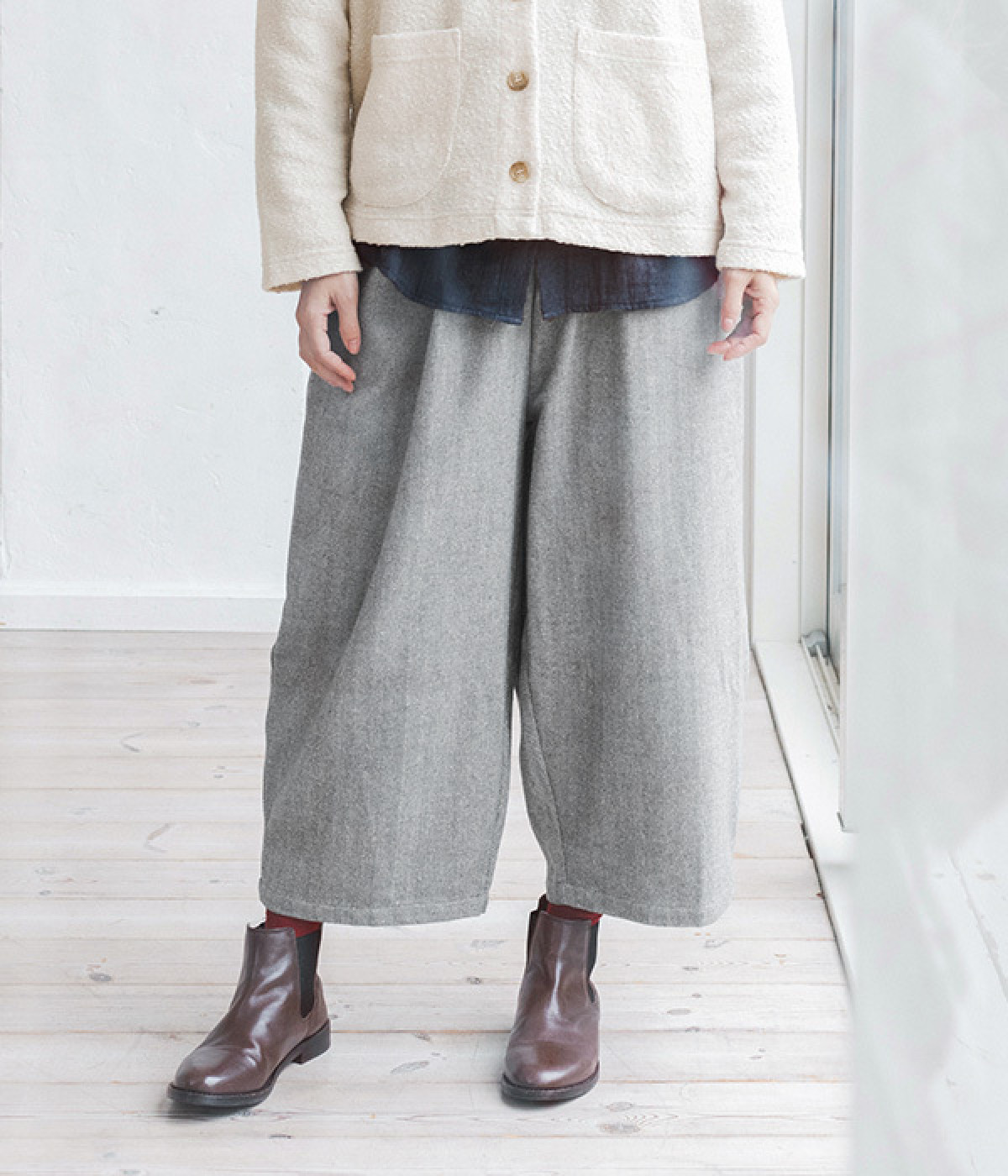 別注｜ヘリンボーンツイル　あたたかセミワイドパンツ(グレー-ONESIZE)