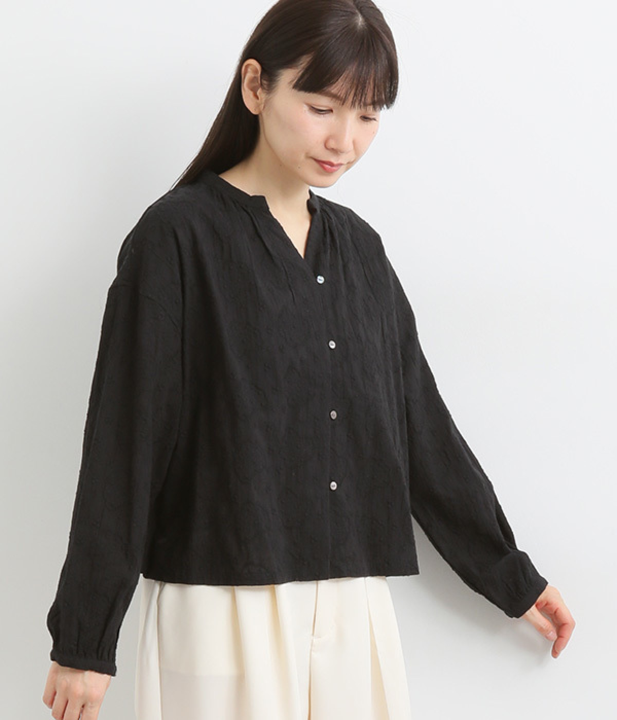花柄刺繍スキッパーブラウス(ブラック-ONESIZE)