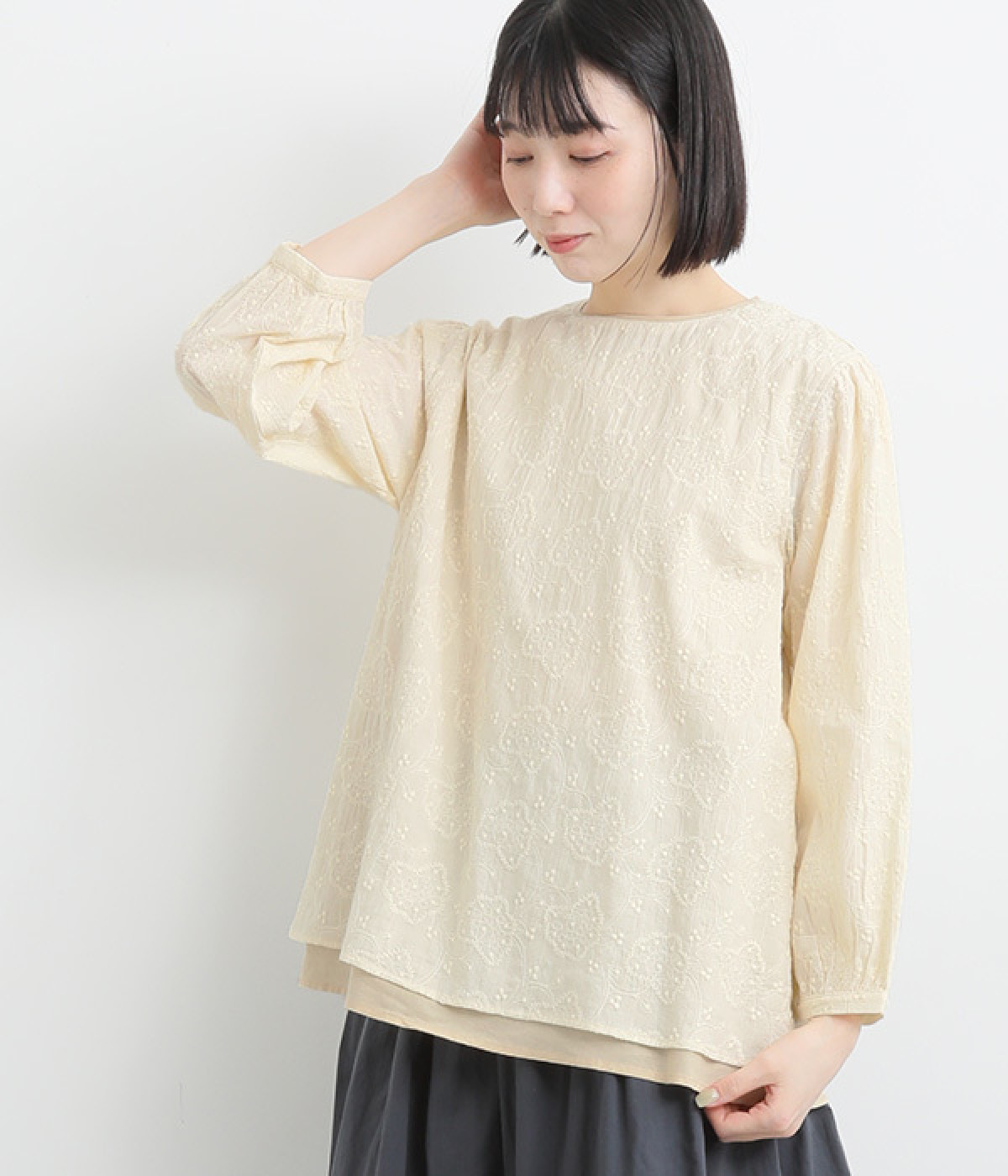 花柄刺繍プルオーバーブラウス(アイボリー-ONESIZE)