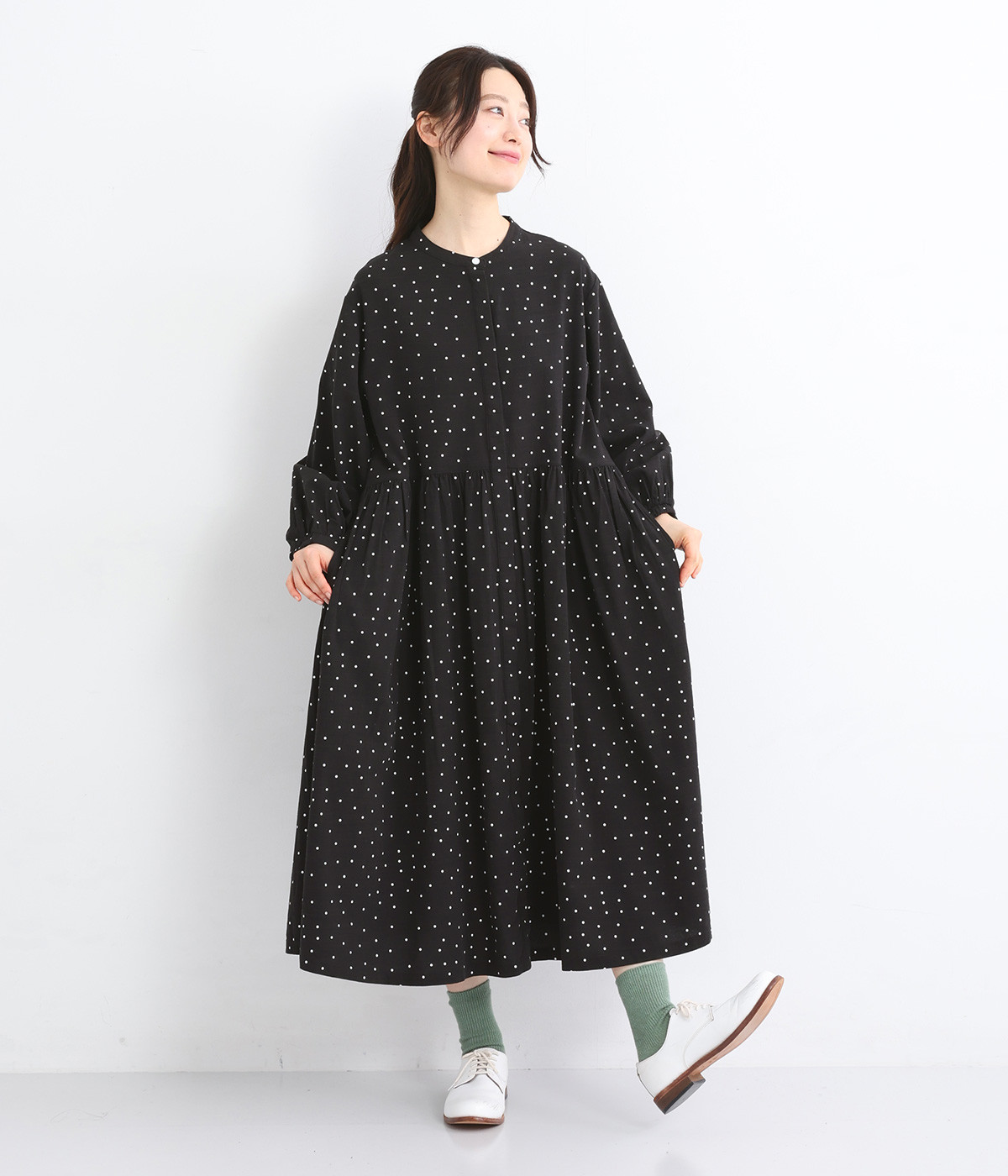 レーヨンコットン　ドットプリントワンピース(ブラック-ONESIZE)