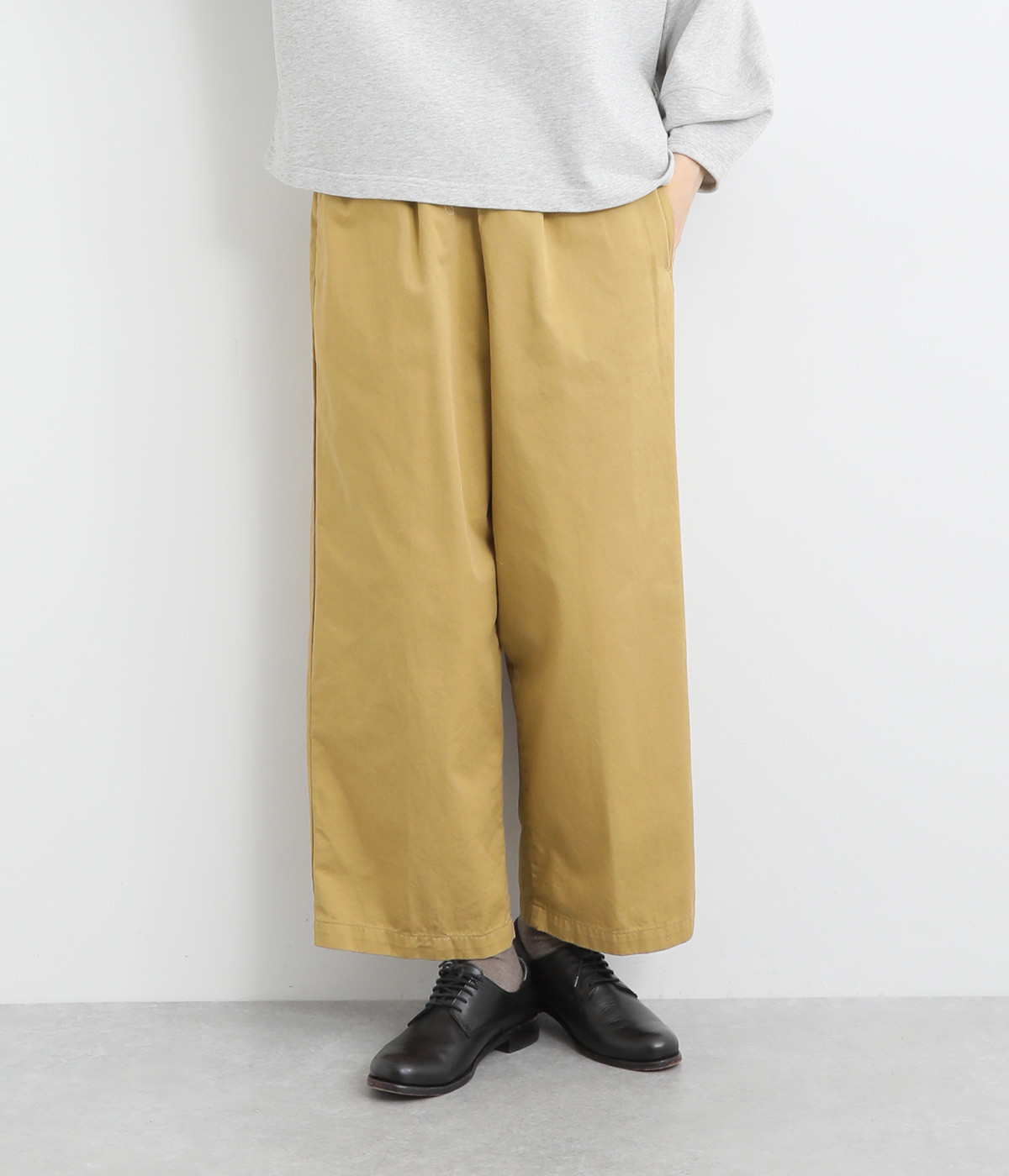 コットン高密度コンパクトチノクロスワイドパンツ(ベージュ-L)