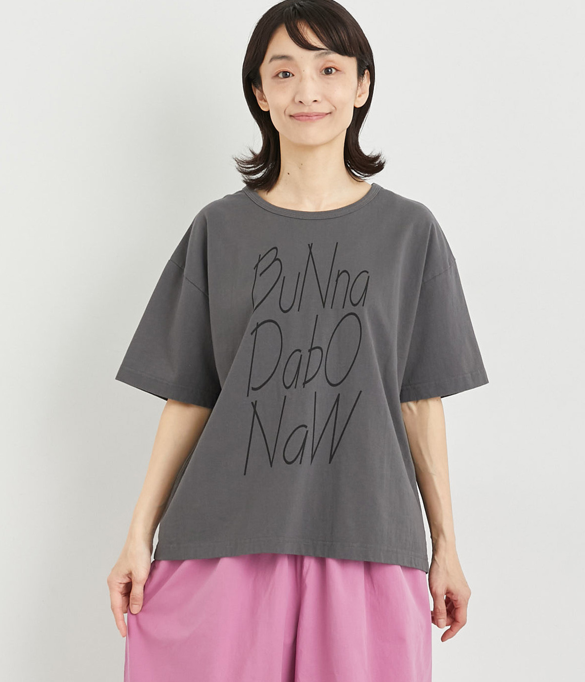 ワイドプリントTシャツ「Bunna dabo naw」(チャコール-ONESIZE)