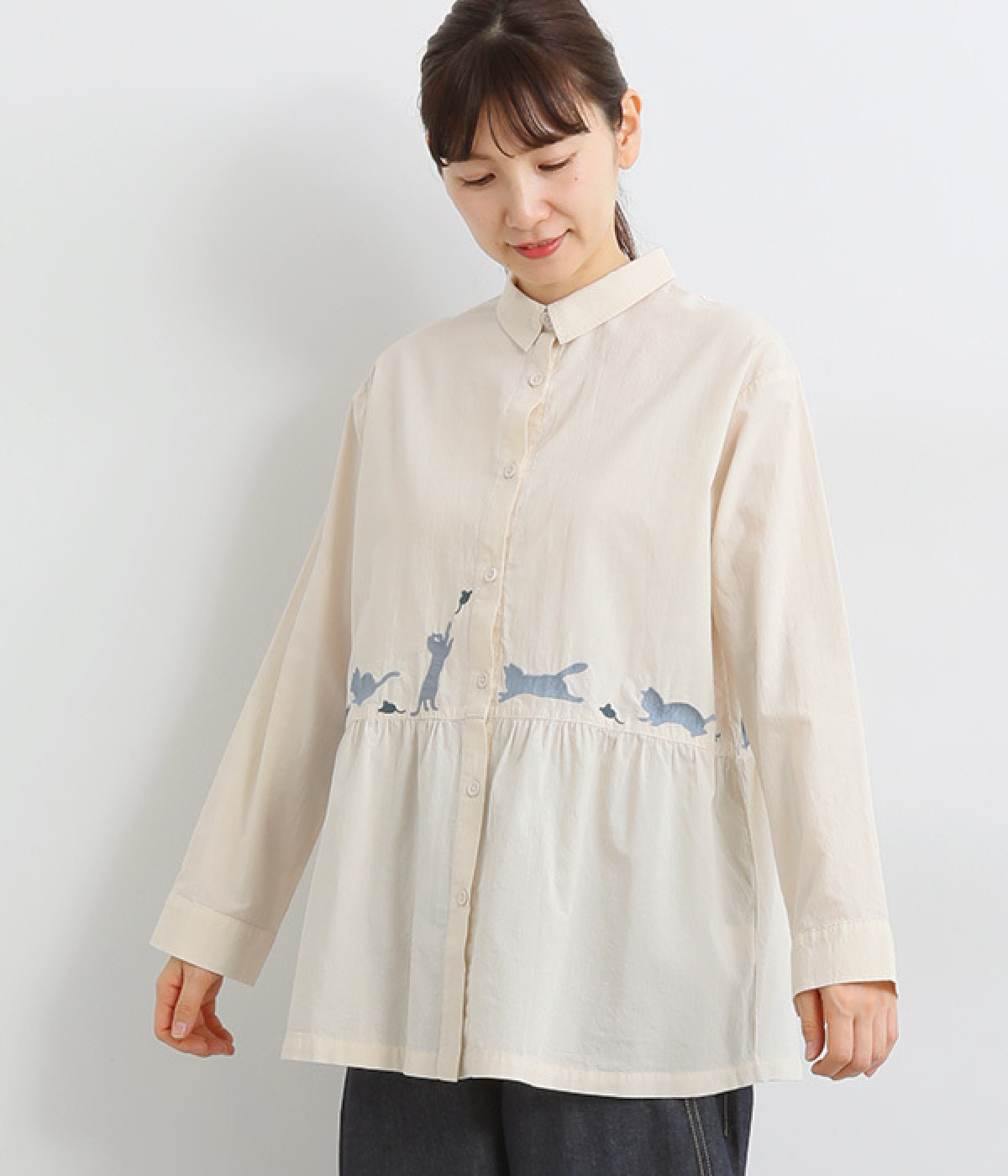 コットン走るネコ刺繍シャツ(アイボリー-ONESIZE)