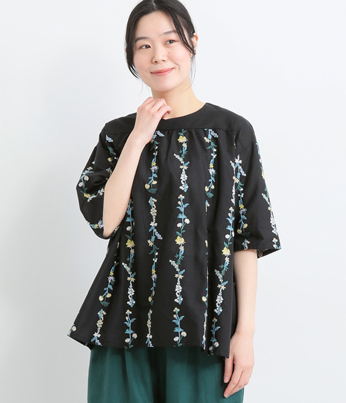 コットン花ストライプ総柄刺繍ブラウス(ブラック-ONESIZE)