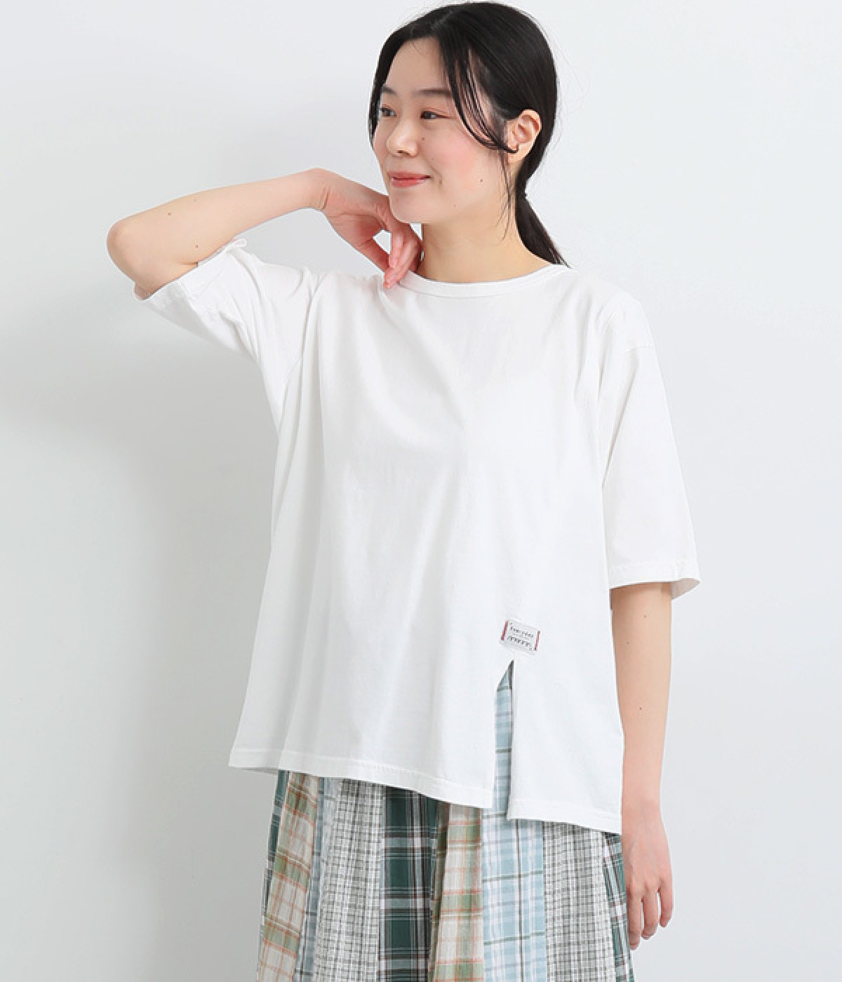 コットンさらさら天竺ピスネーム付きロゴ刺繍Ｔシャツ(ホワイト-ONESIZE)