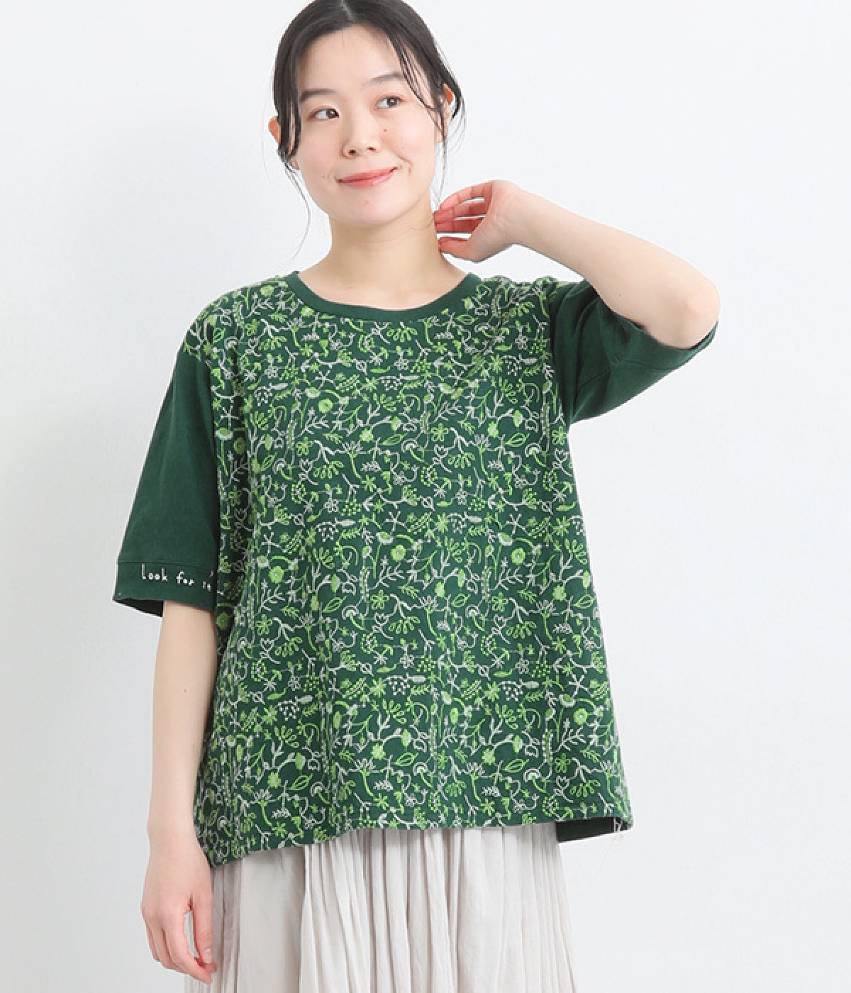 コットンリネン天竺どこにいるのかな刺繍Ｔシャツ(グリーン-ONESIZE)