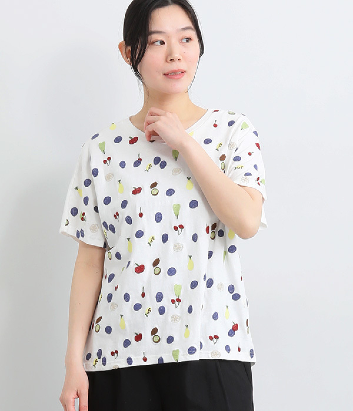 コットンリネン天竺フルーツ刺繍ドルマンＴシャツ(ホワイト-ONESIZE)