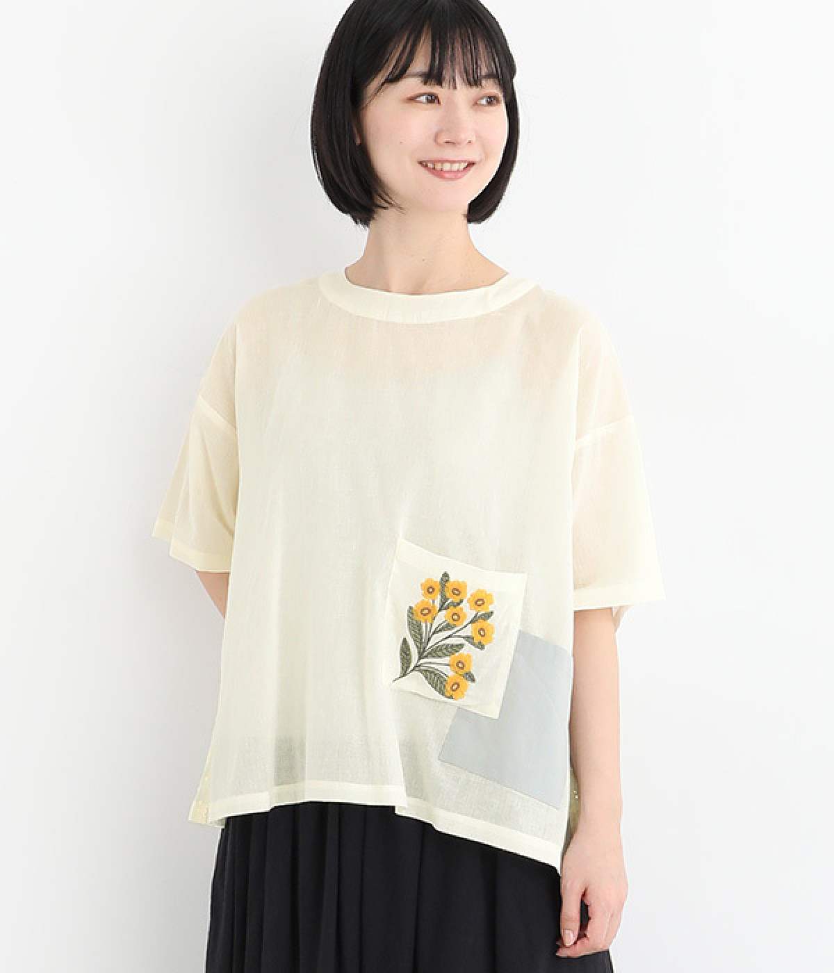 コットンローン多ポケット花刺繍ブラウス(アイボリー-ONESIZE)