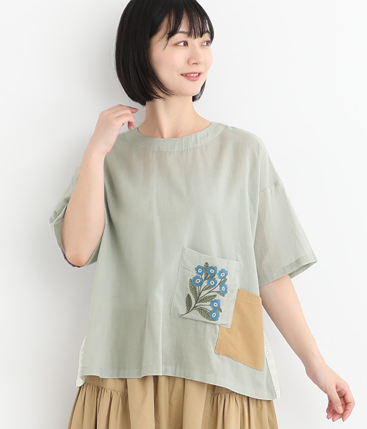 コットンローン多ポケット花刺繍ブラウス(グレー-ONESIZE)