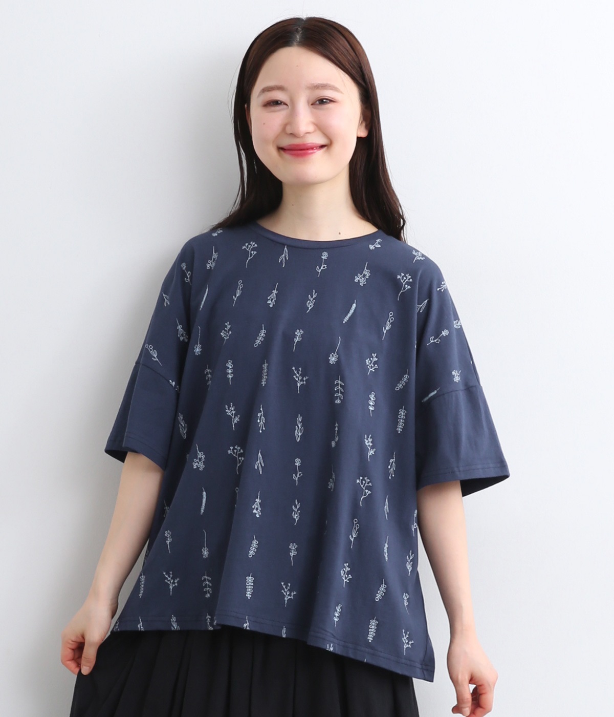 お花全面刺繍Tシャツ(ネイビー-ONESIZE)