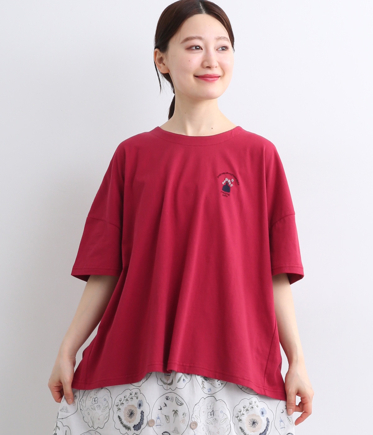花瓶刺繍ボタン止めＴシャツ(レッド-ONESIZE)