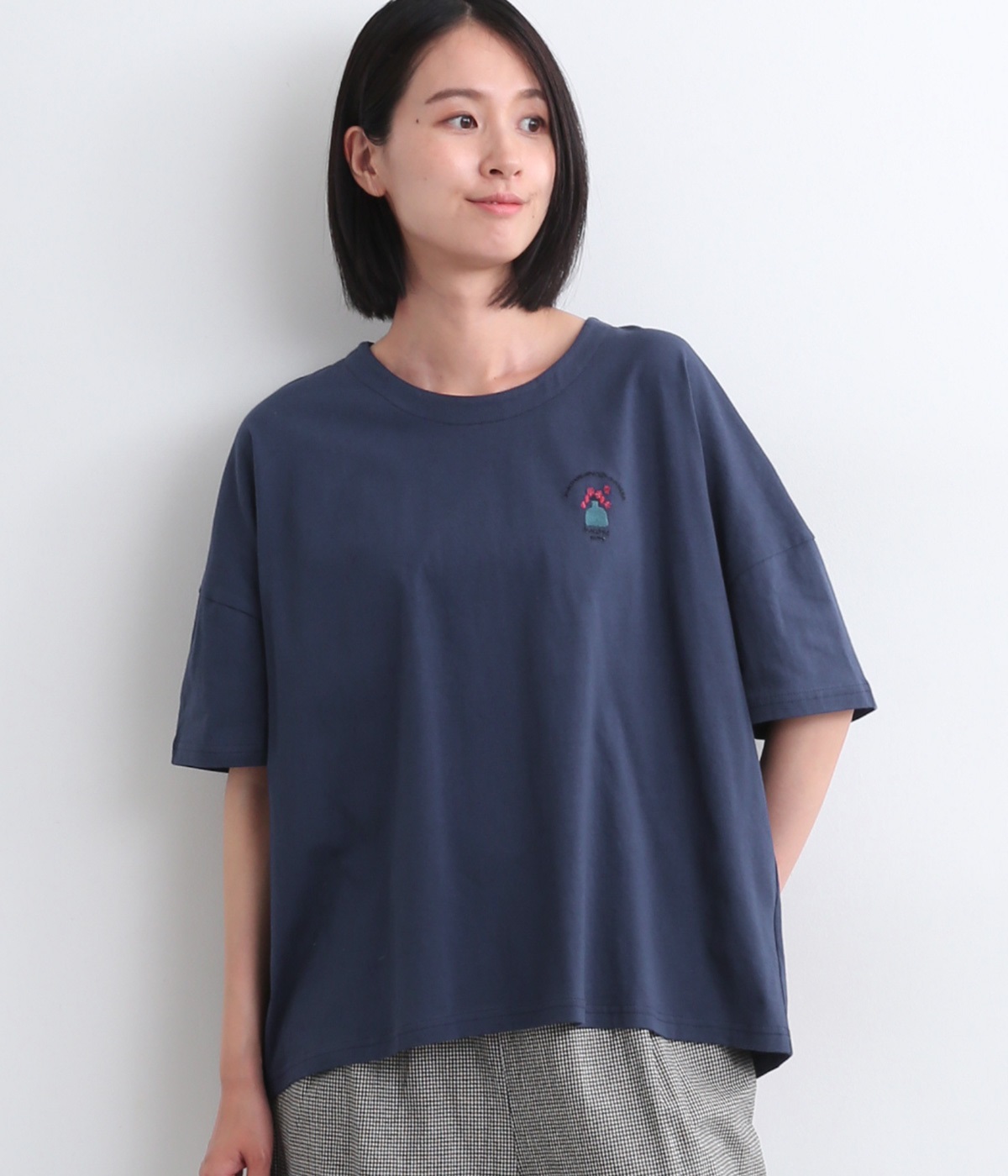 花瓶刺繍ボタン止めＴシャツ(ネイビー-ONESIZE)