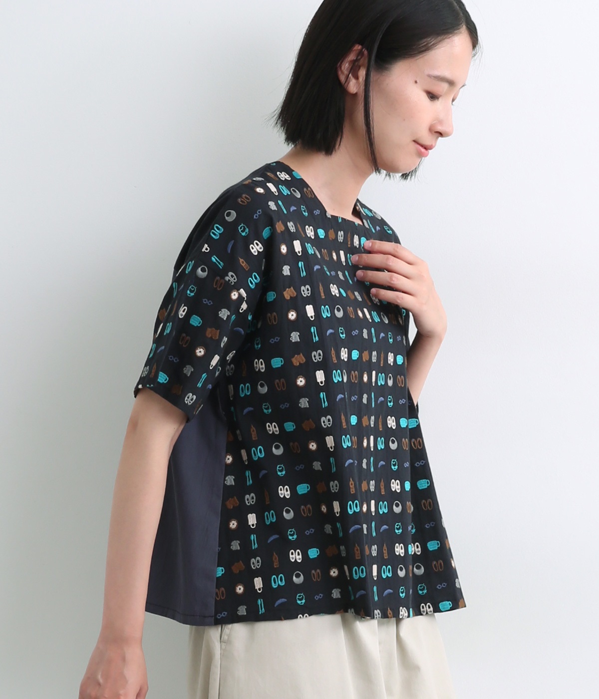 お出かけ総柄刺繍スクエアネックブラウス(ブラック-ONESIZE)
