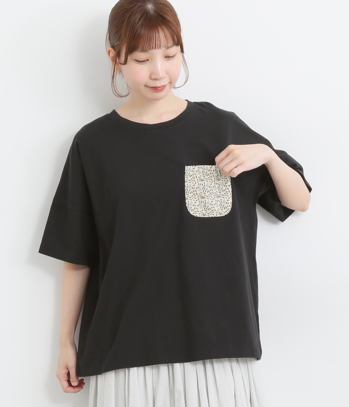 ポケット付きプリントＴシャツ(ブラック-ONESIZE)