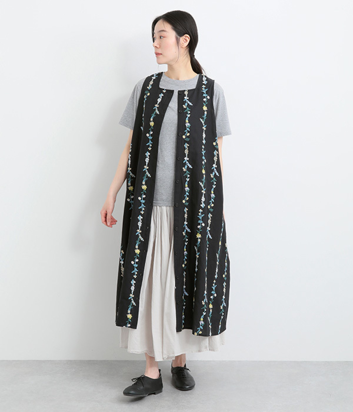 コットン花ストライプ総柄刺繍ジレ(ブラック-ONESIZE)