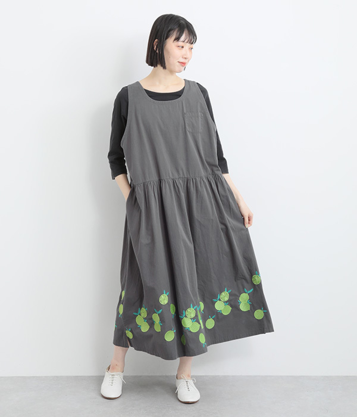 コットンスムースツイル柑橘刺繍ジャンパースカート(チャコールグレー-ONESIZE)