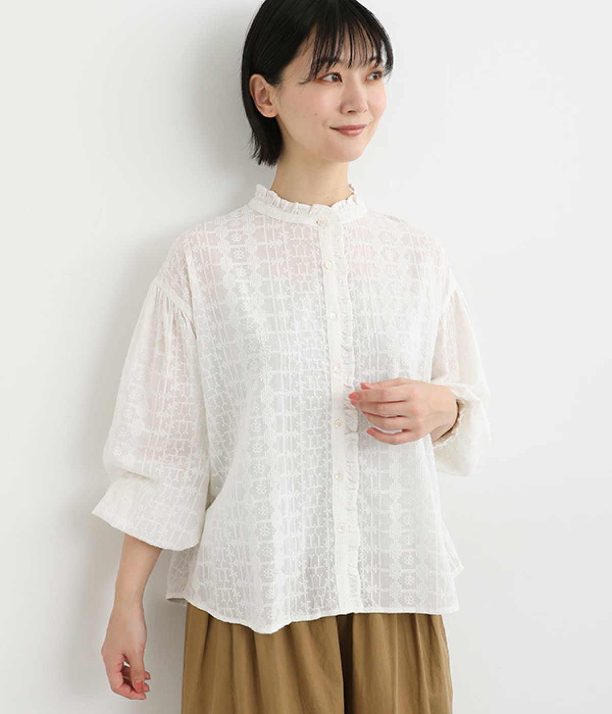 コットンボイル刺繍フリルシャツ(ホワイト-ONESIZE)