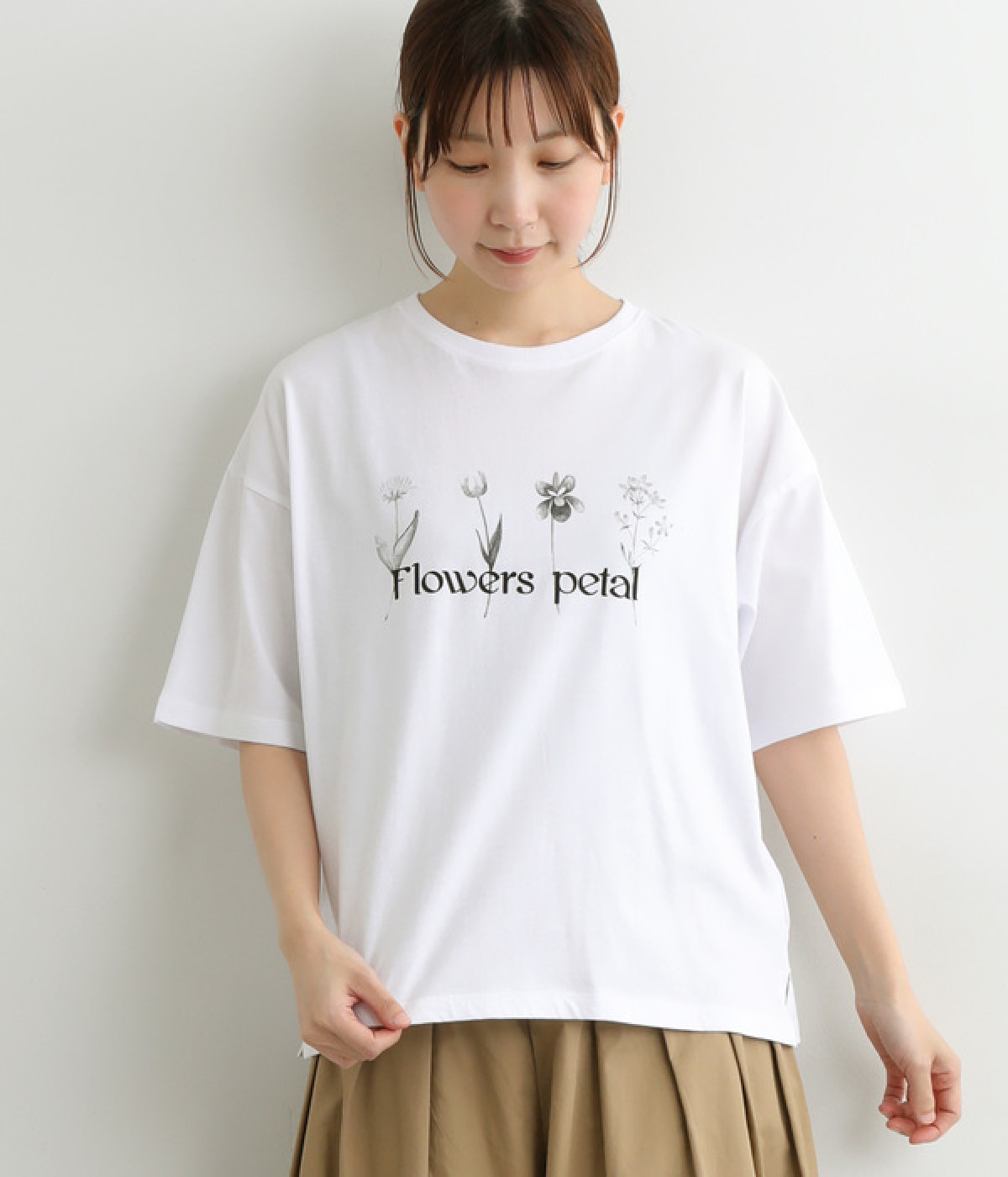 コットン天竺6分袖プリントＴシャツ　Flowaers petal(ホワイト-ONESIZE)