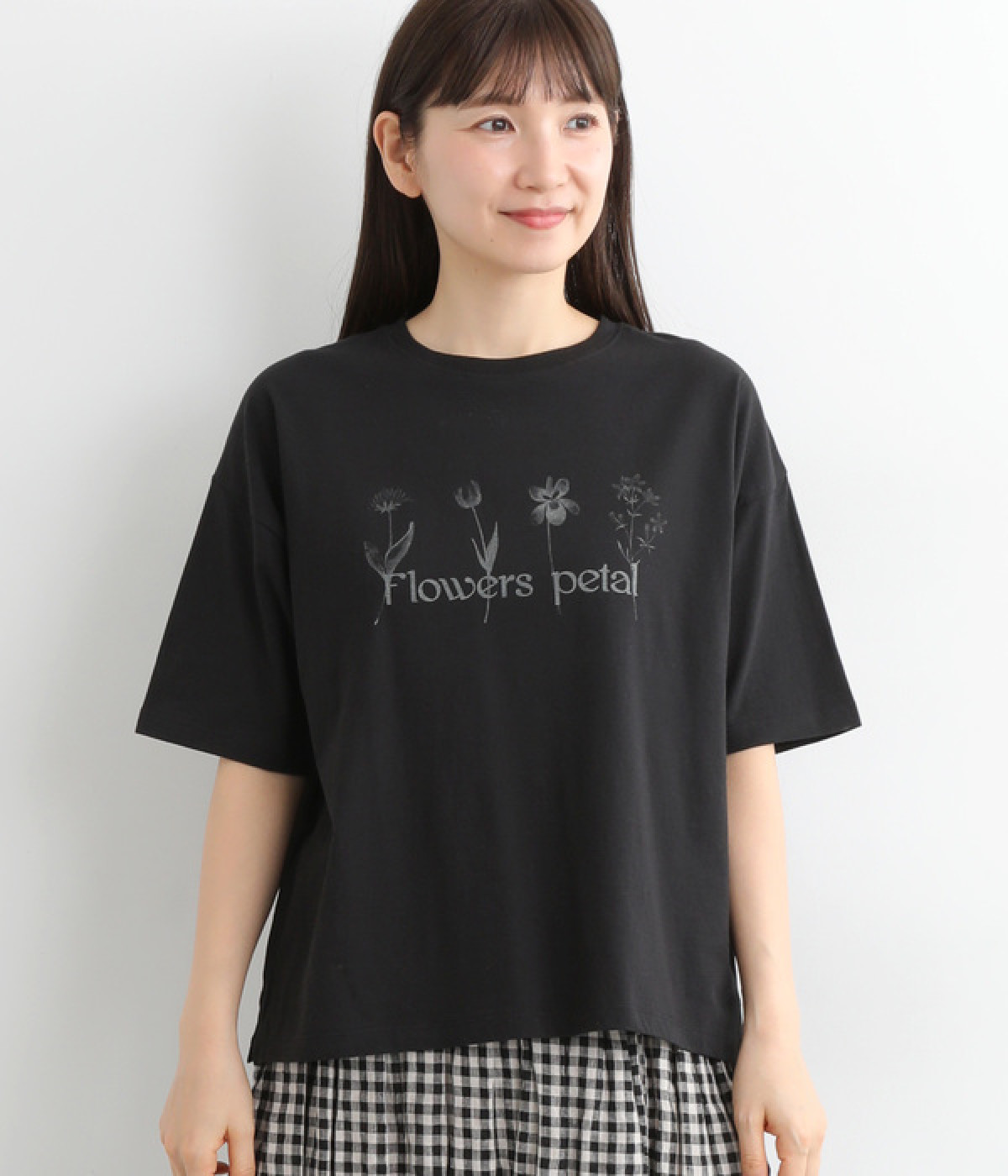 コットン天竺6分袖プリントＴシャツ　Flowaers petal(ブラック-ONESIZE)