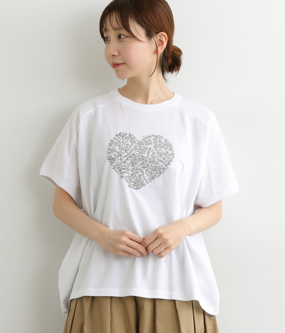 コットン天竺刺繍変形ワイドＴシャツ　ハート(ホワイト-ONESIZE)