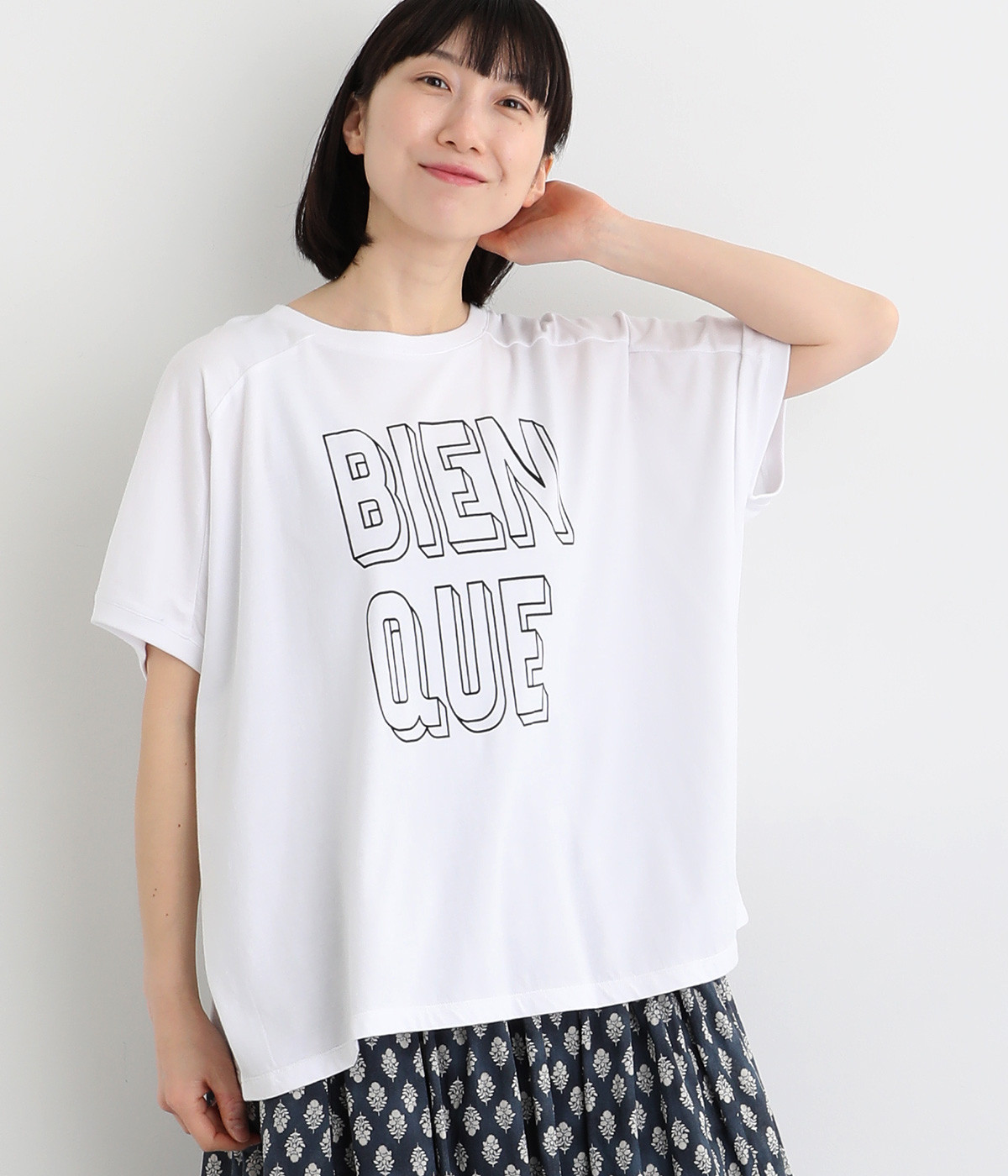 良質天竺変形ワイドロゴプリントＴシャツ　BIENQUE(ホワイト-ONESIZE)
