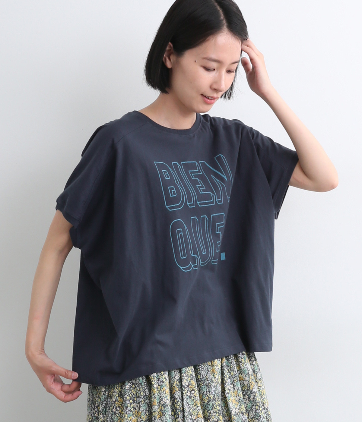 良質天竺変形ワイドロゴプリントＴシャツ　BIENQUE(ネイビー-ONESIZE)