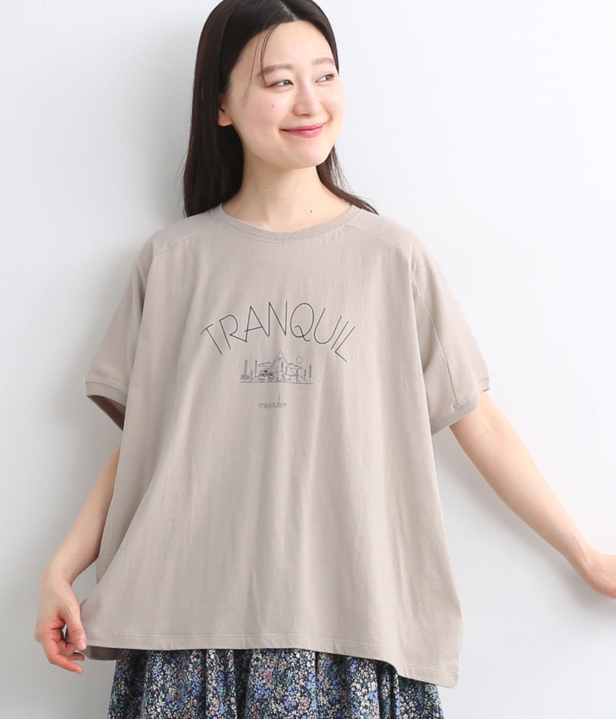 良質天竺変形ワイドロゴプリントＴシャツ　TRANQUIL(グレー-ONESIZE)