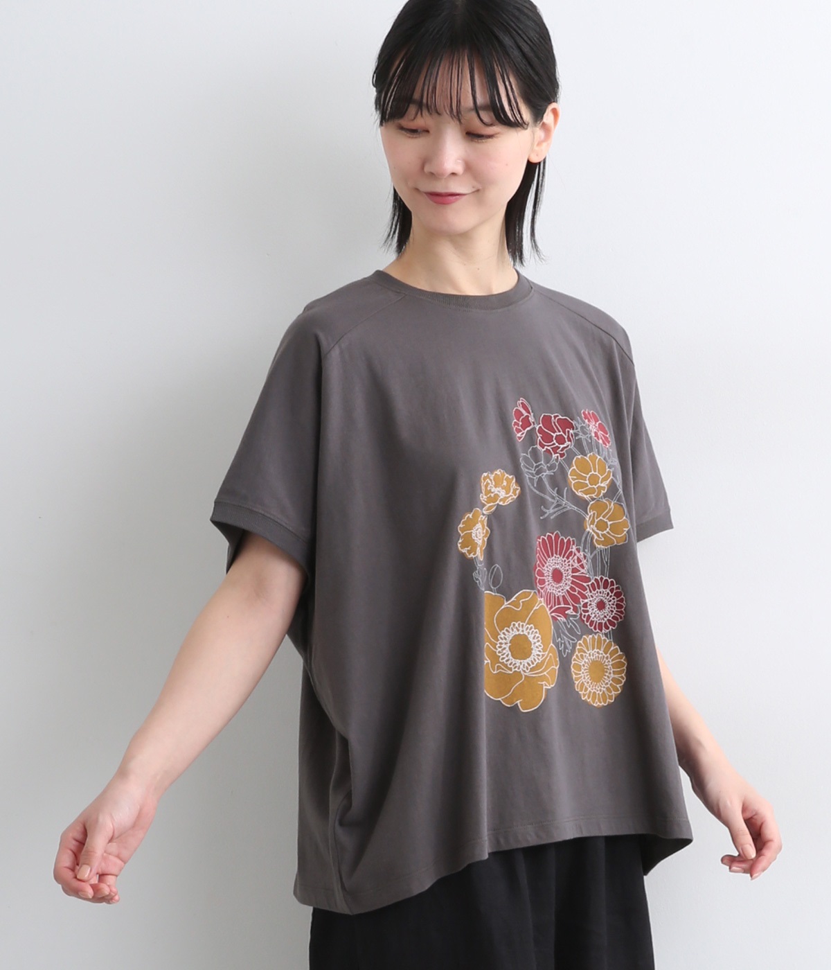 良質天竺変形ワイド花柄プリントTシャツ(チャコール-ONESIZE)