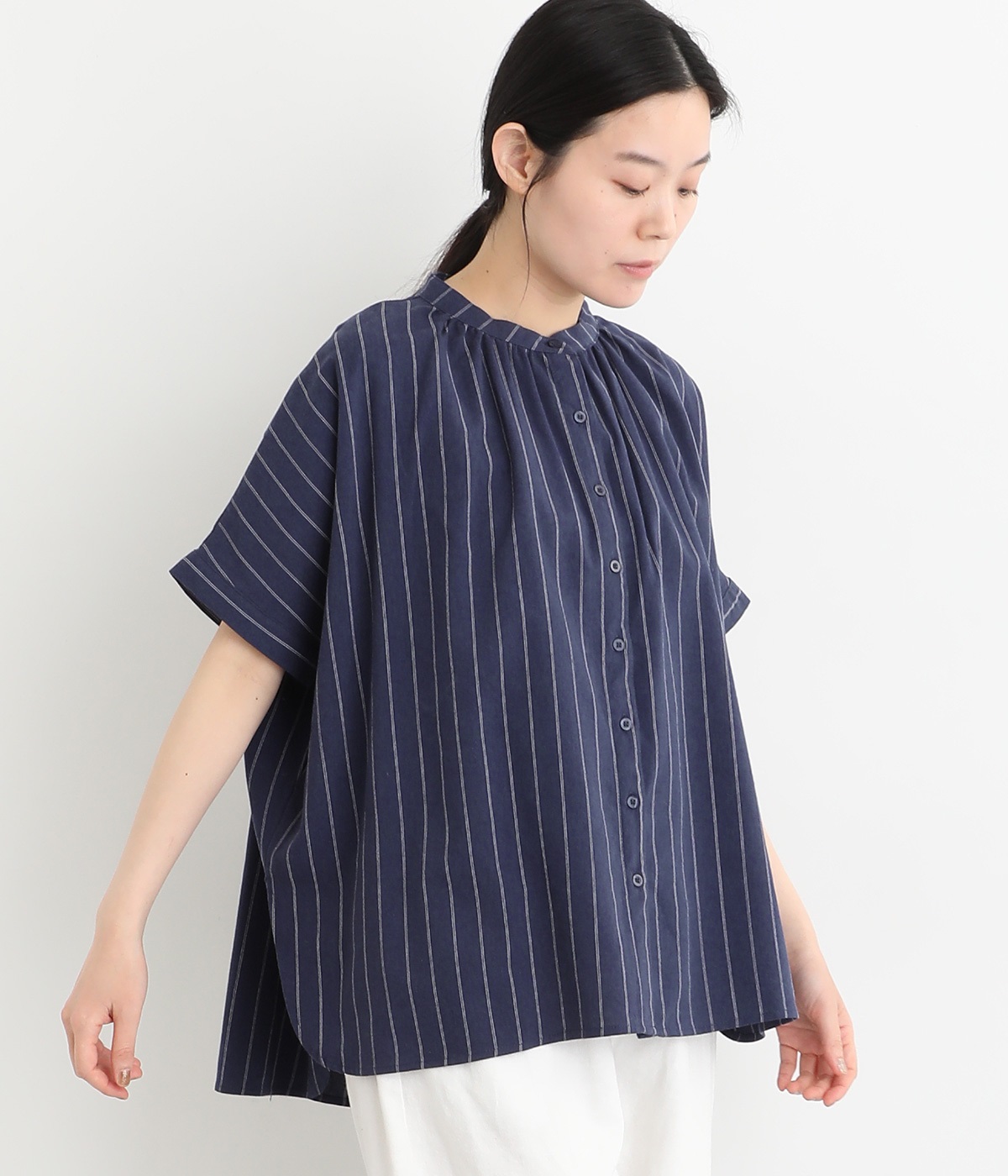 リネン混ストライプ バンドカラーギャザーシャツ(ネイビーストライプ-ONESIZE)