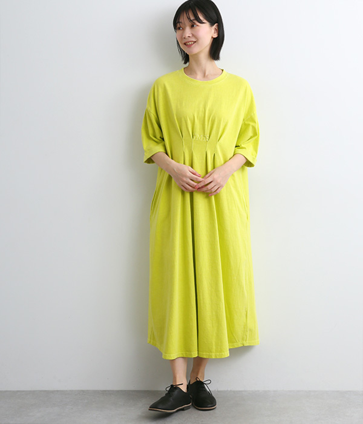 ピグメント加工刺繍タックワンピース(ライムグリーン-ONESIZE)