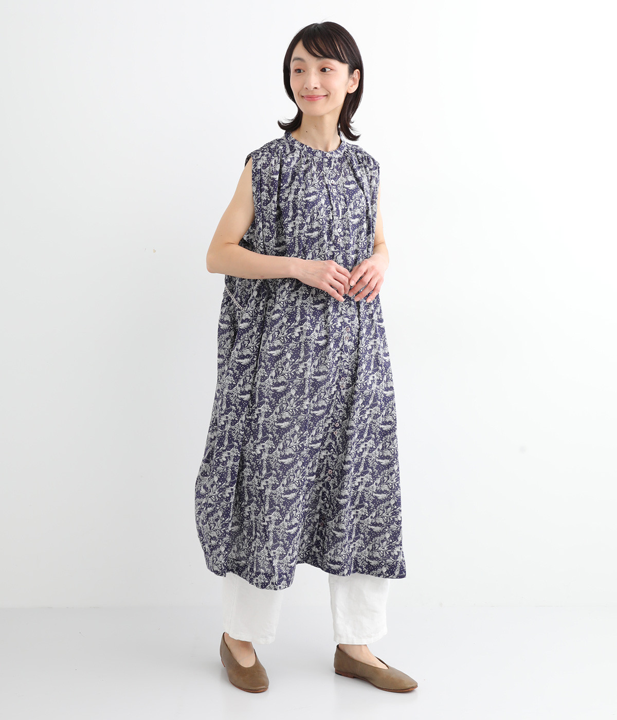 コットンボイルprint ノースリーブギャザーワンピース(ネイビー-ONESIZE)