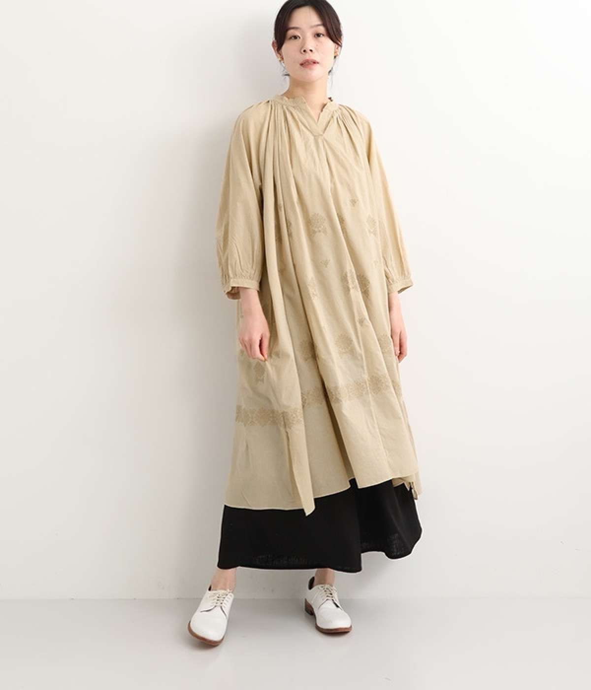 コットンボイルシシュウワンピース(ベージュ-ONESIZE)