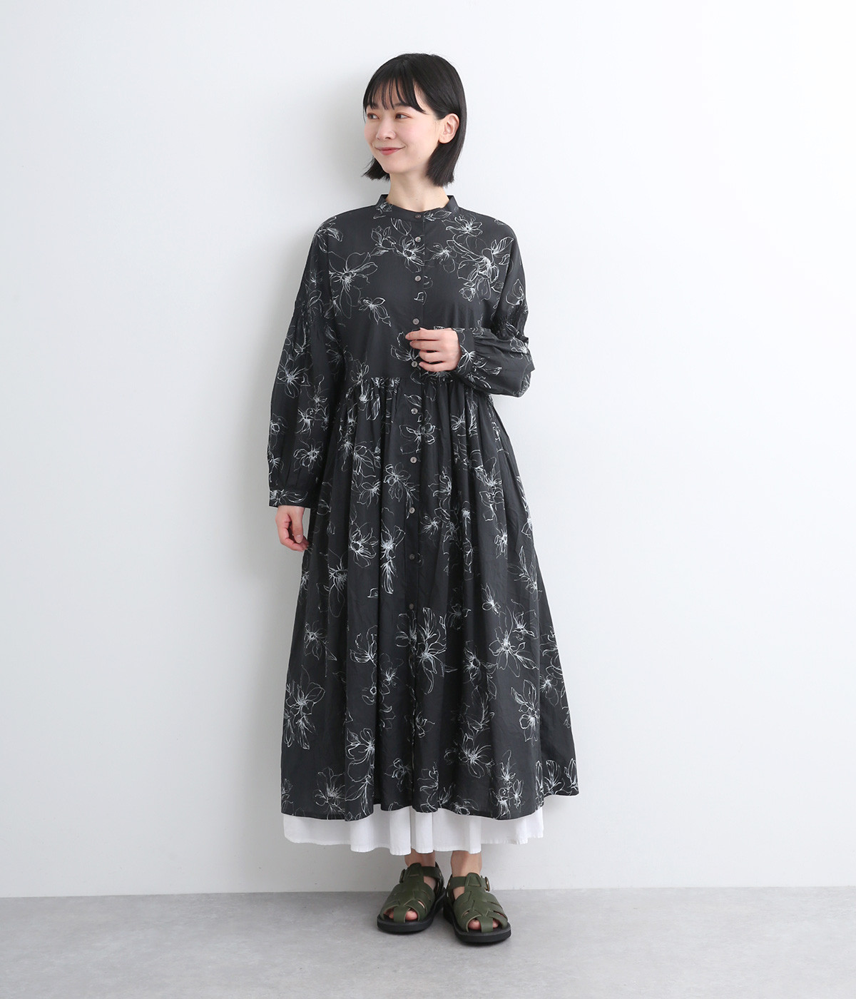 コットンワッシャーフラワープリント切替ワンピース(ブラック-ONESIZE)