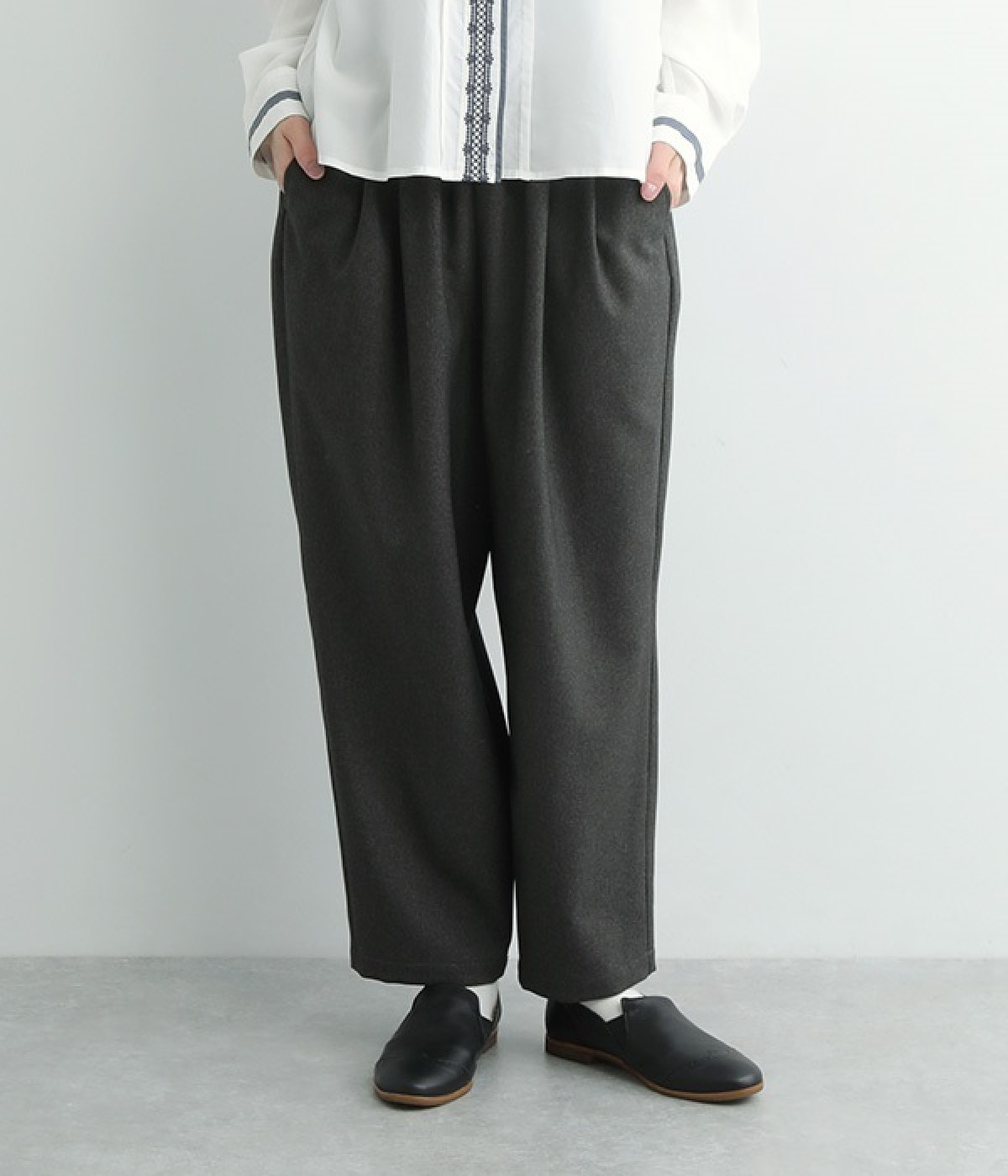 ギャザータックテーパードパンツ(チャコール-ONESIZE)