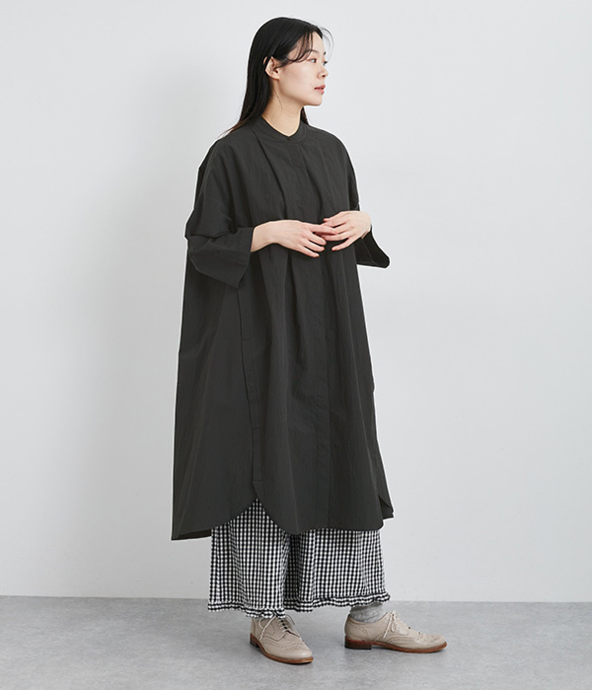 コットンナイロンサイドスリットシャツコートワンピース(ブラック-ONESIZE)