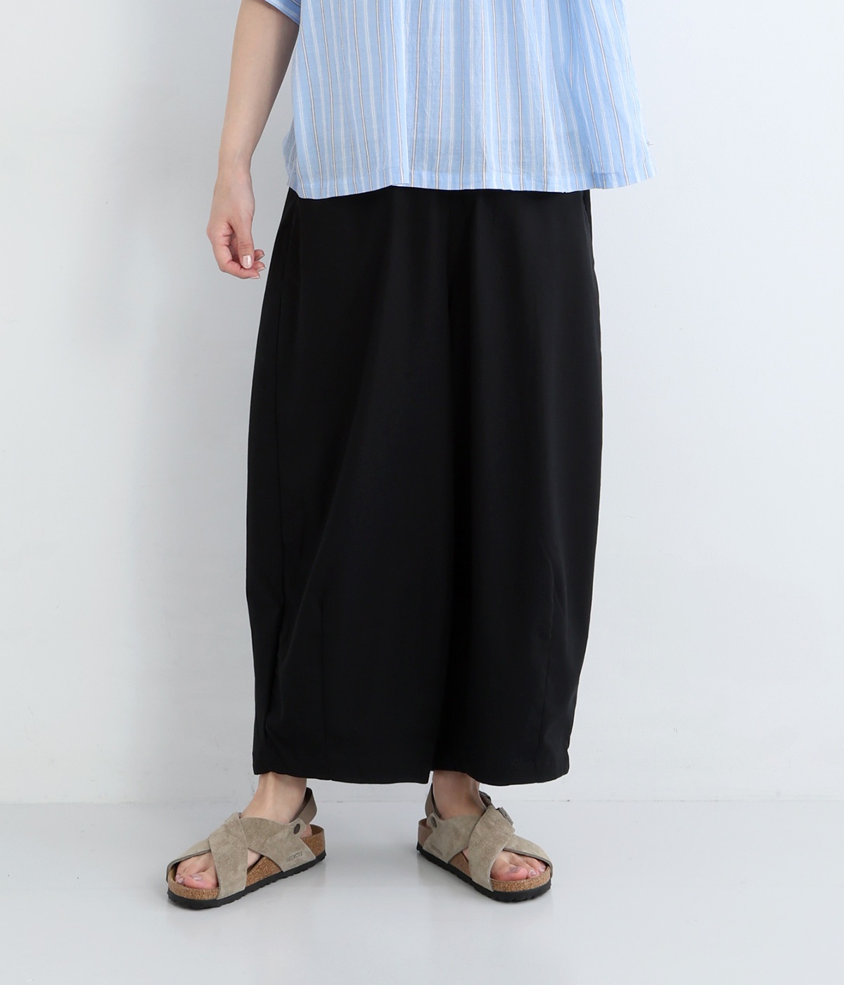 レーヨン混コットンリネン平織コクーンパンツ(クロ-ONESIZE)
