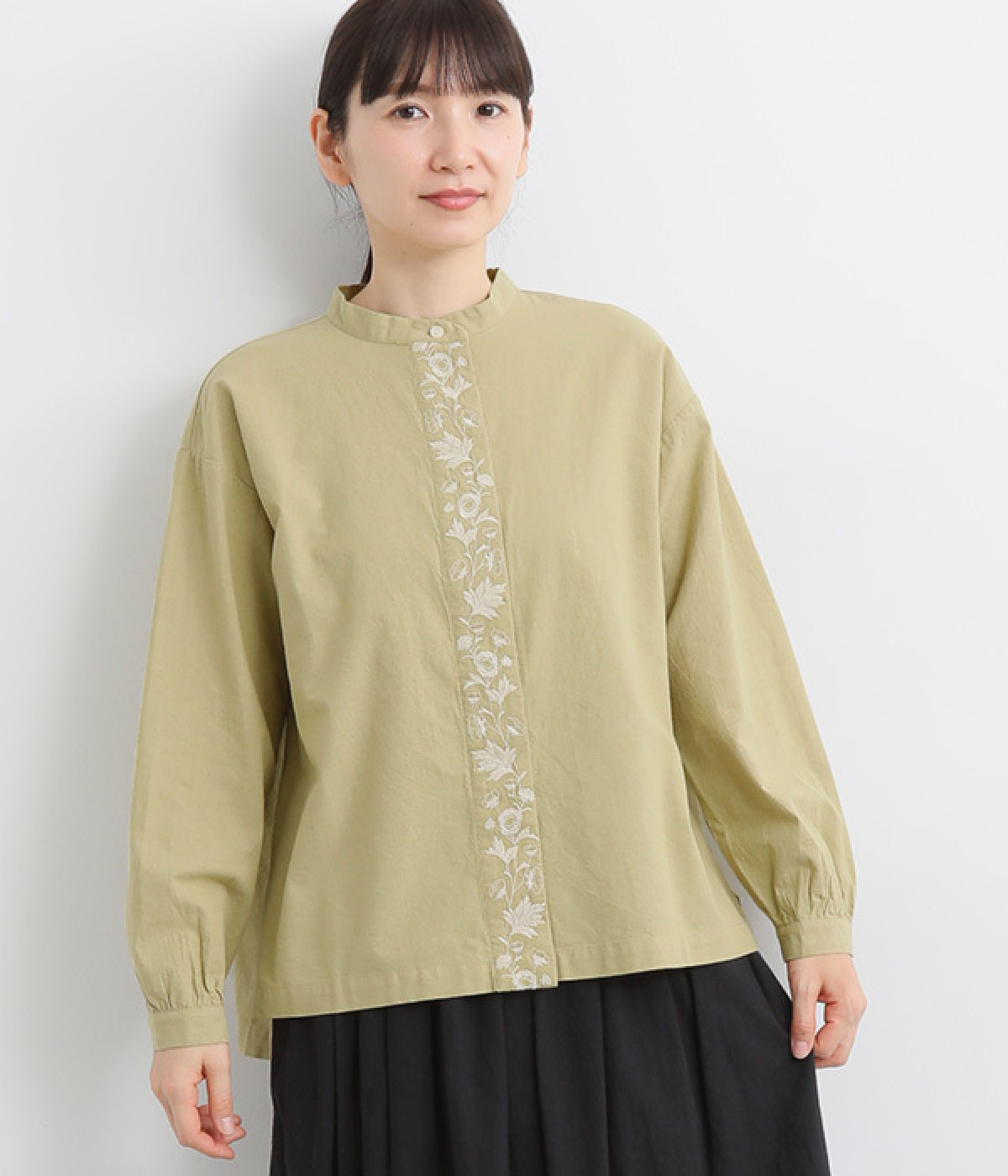 コットン平織ライン刺繍ブラウス(ライムベージュ-ONESIZE)