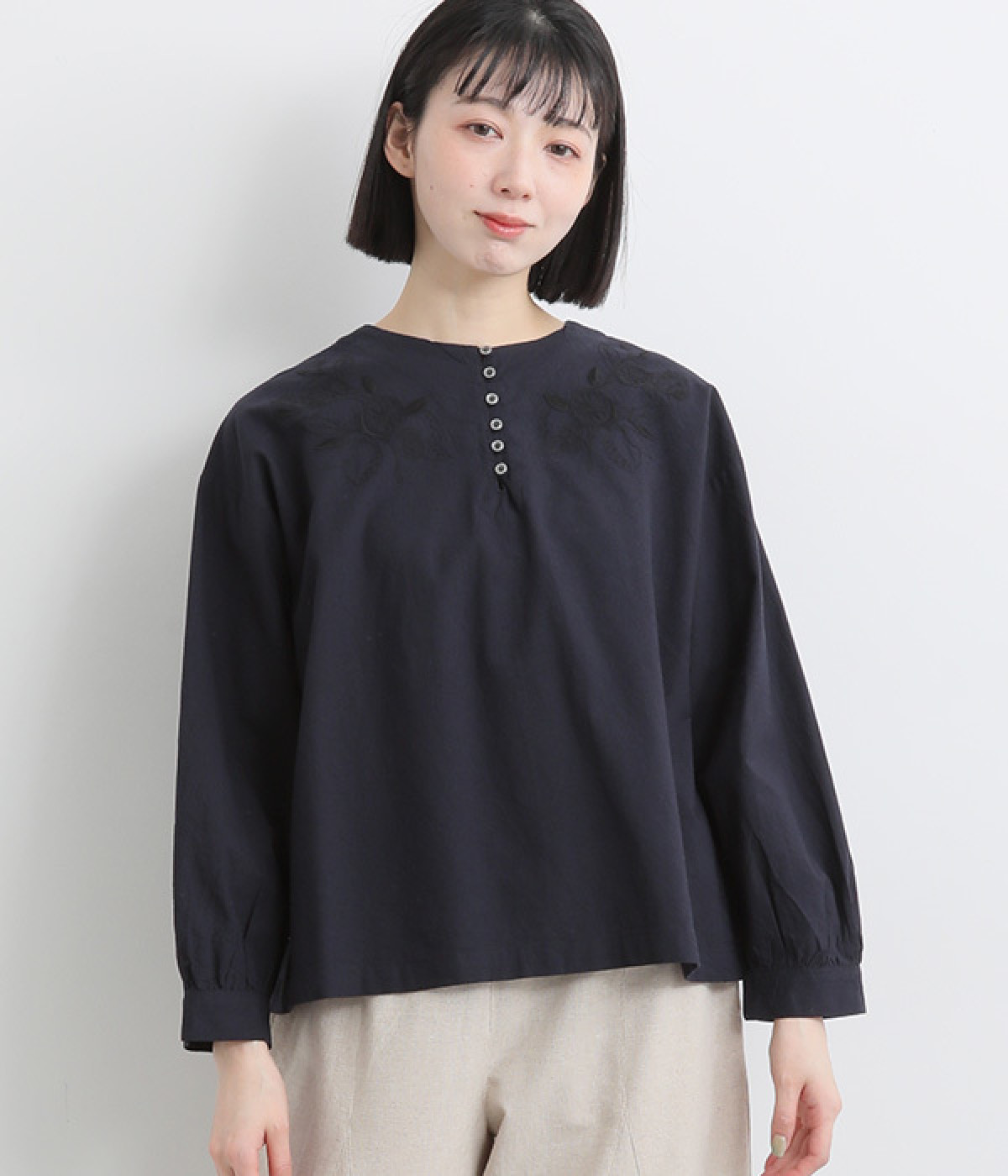コットン平織モチーフ刺繍ブラウス(ネイビー-ONESIZE)