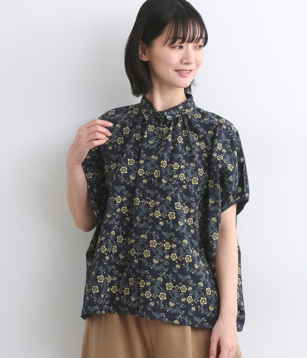 コットン平織総柄プリント　ワイドブラウス(ネイビー-ONESIZE)